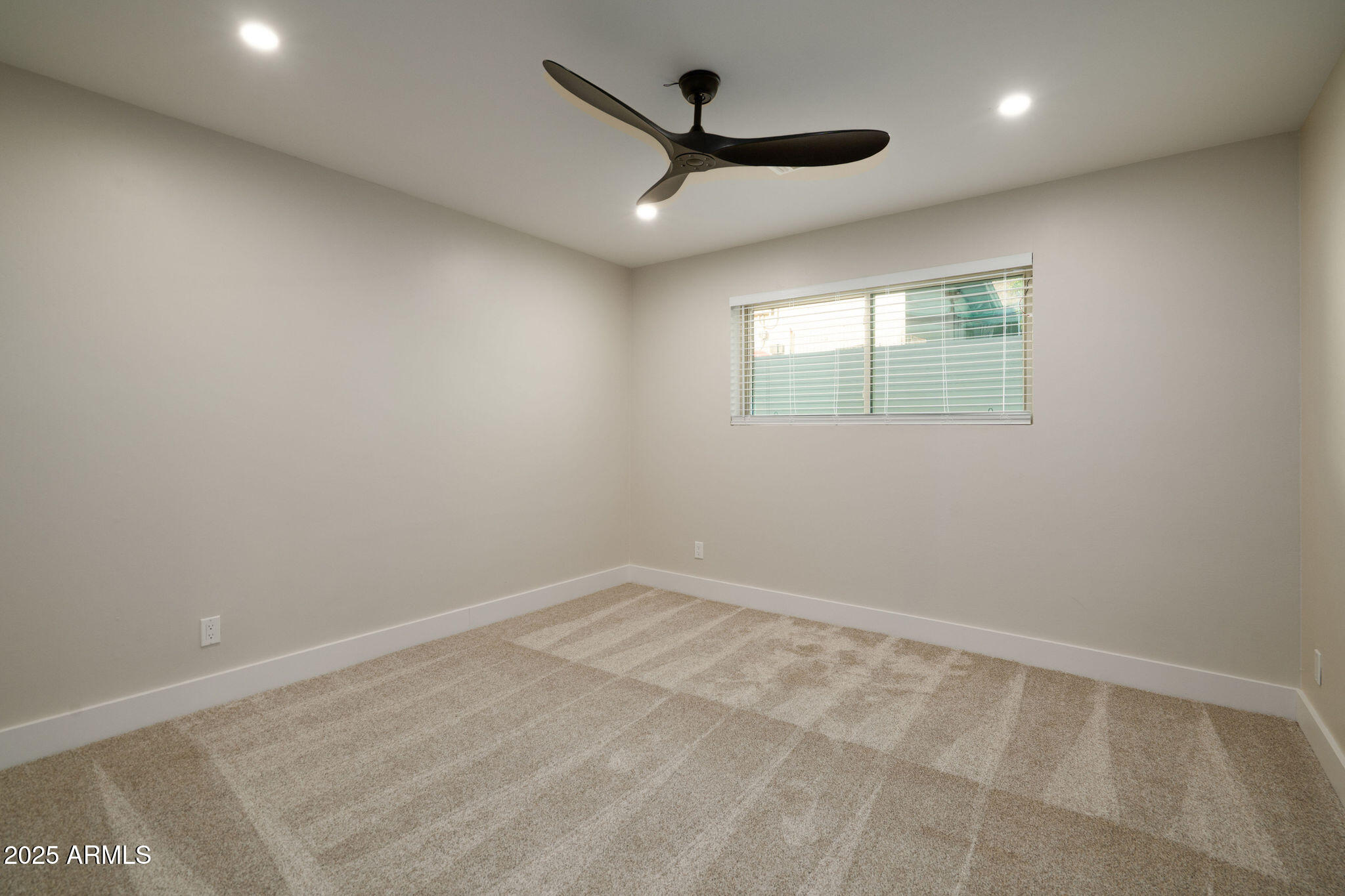 2439 E LINCOLN Circle