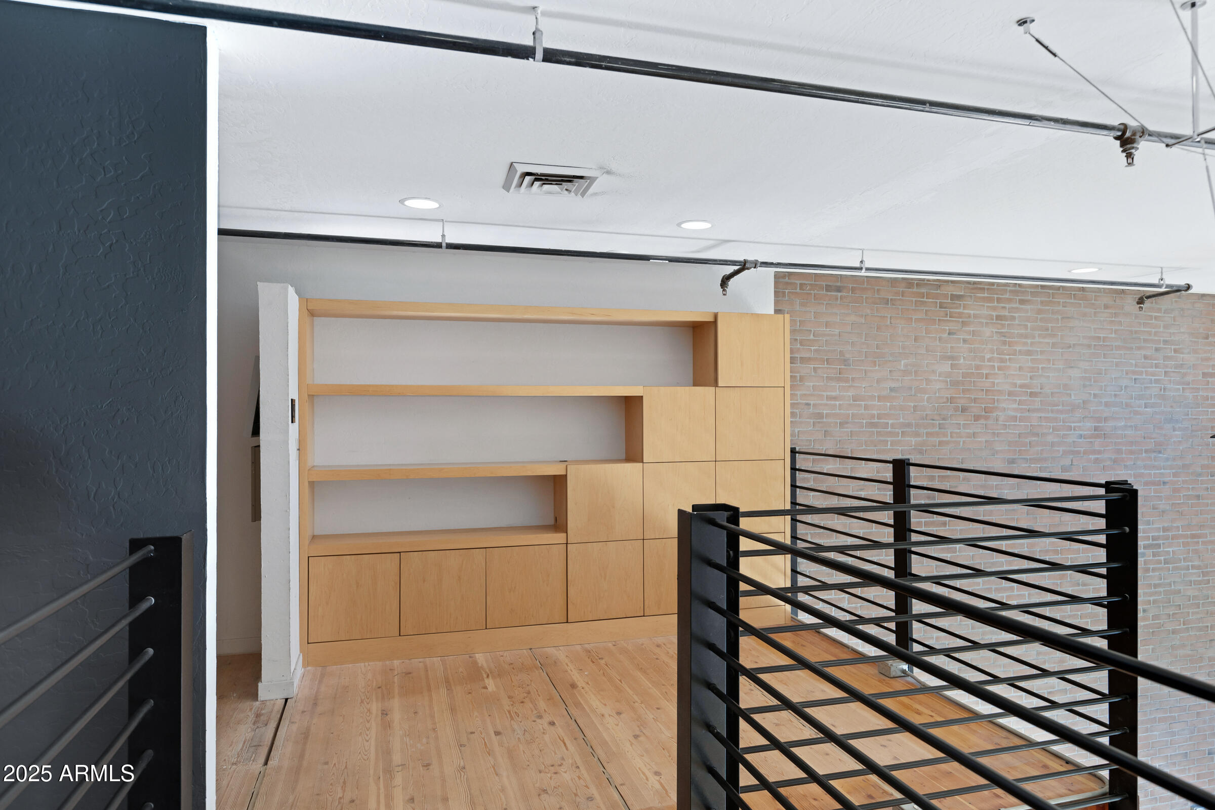 914 E OSBORN Road, 402