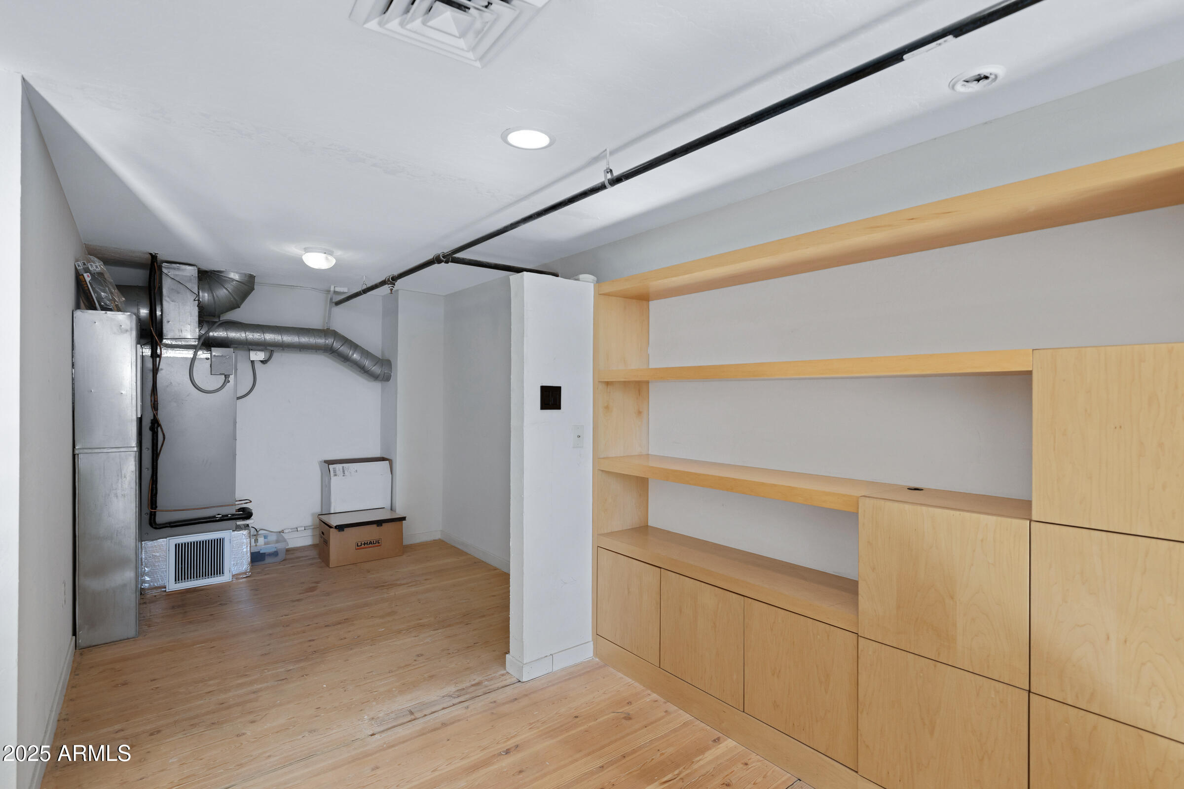 914 E OSBORN Road, 402