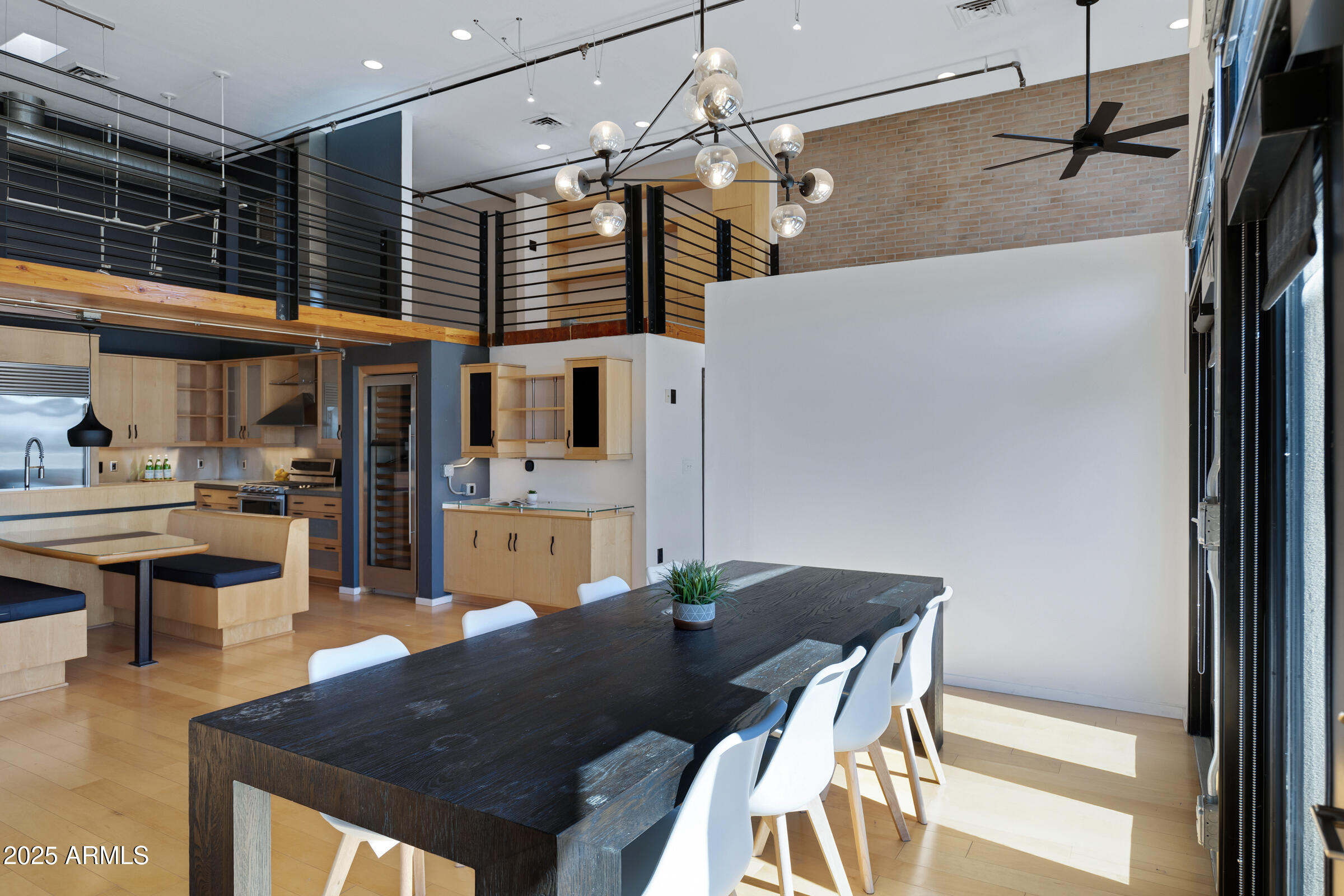 914 E OSBORN Road, 402