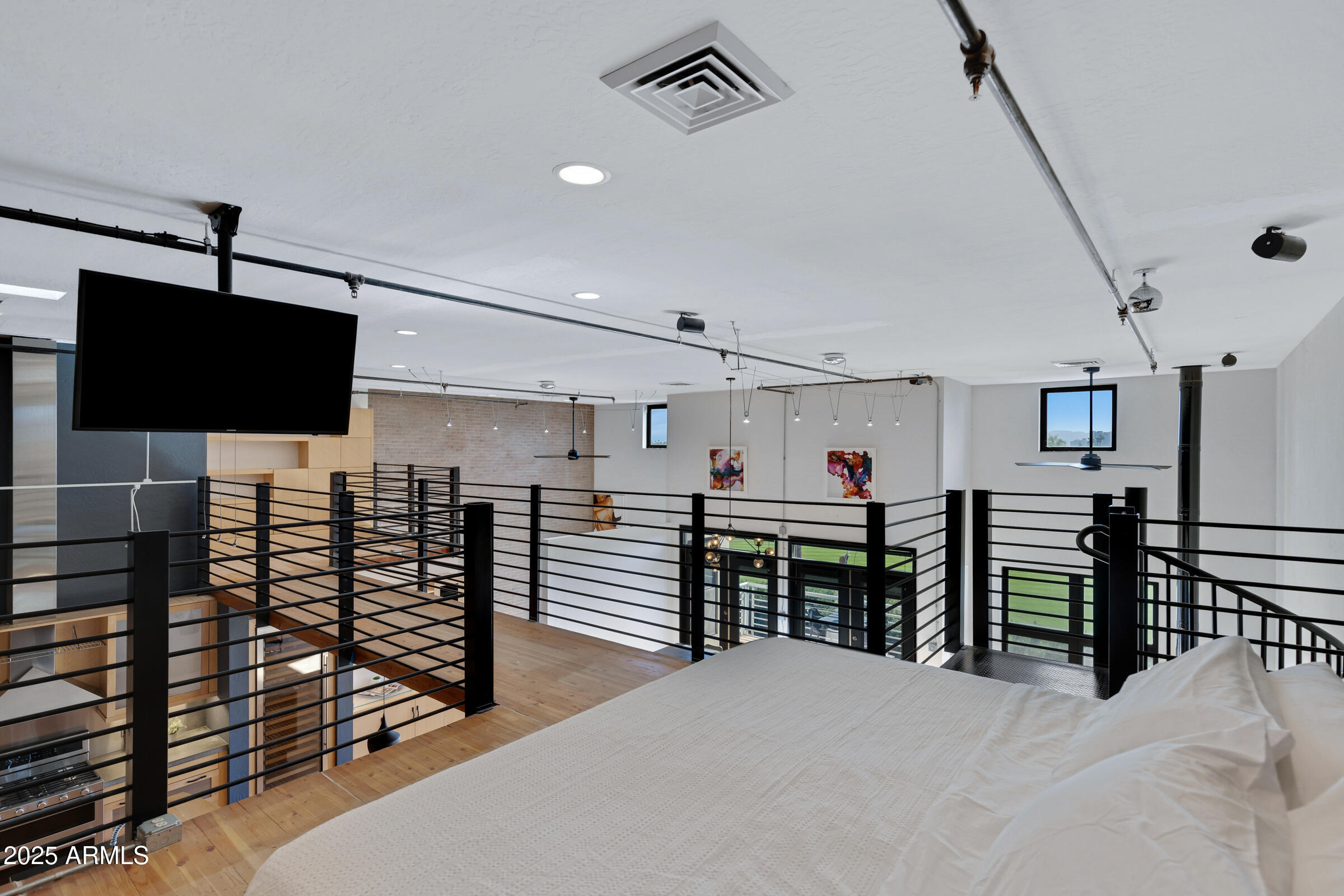 914 E OSBORN Road, 402