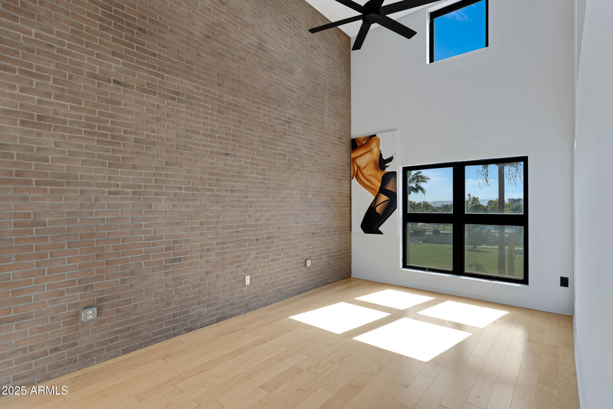 914 E OSBORN Road, 402