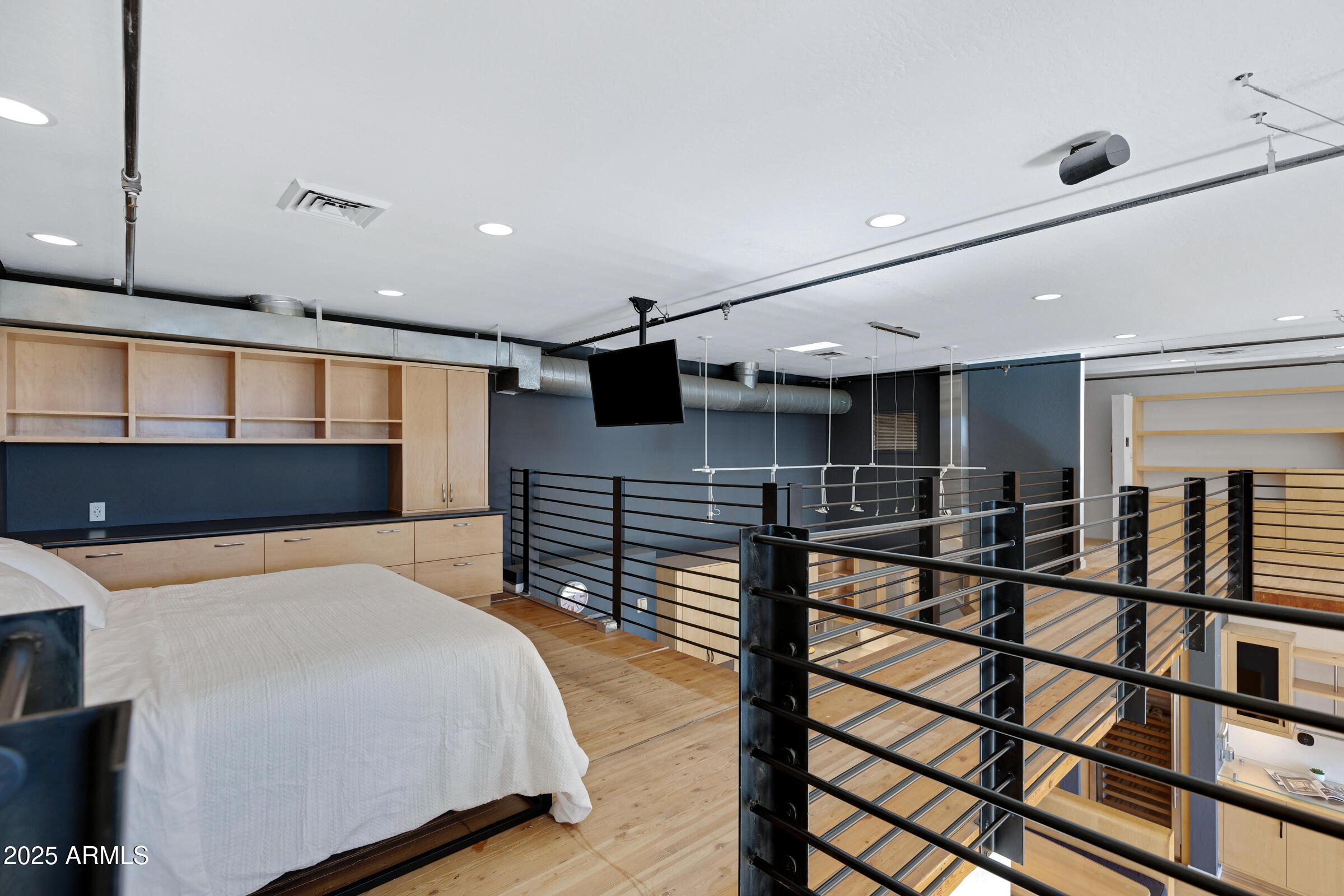 914 E OSBORN Road, 402