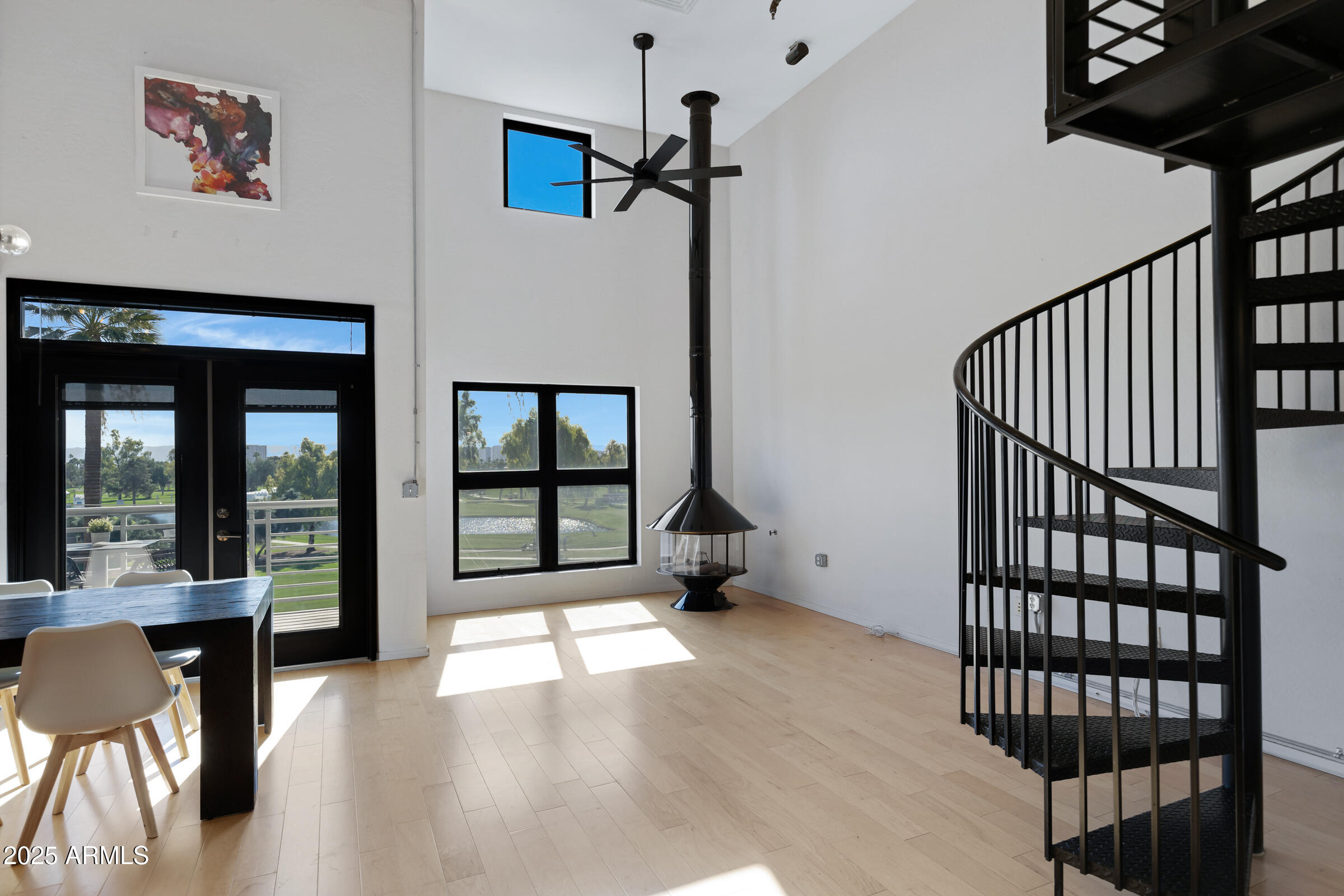 914 E OSBORN Road, 402