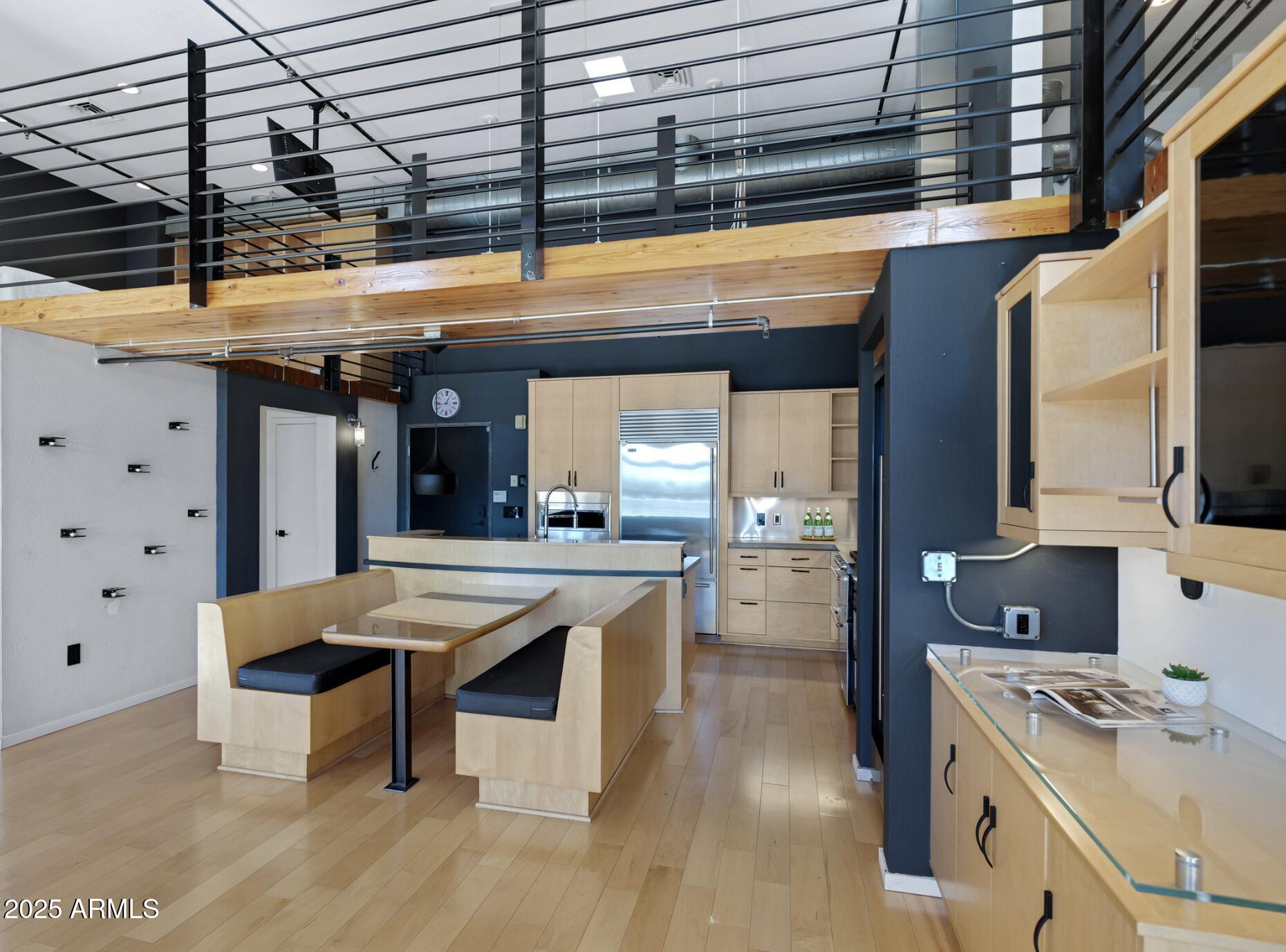 914 E OSBORN Road, 402