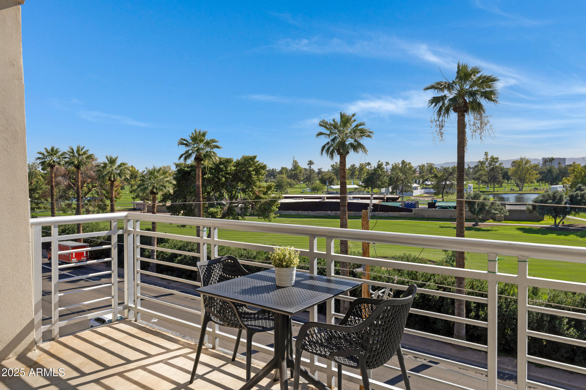 914 E OSBORN Road, 402