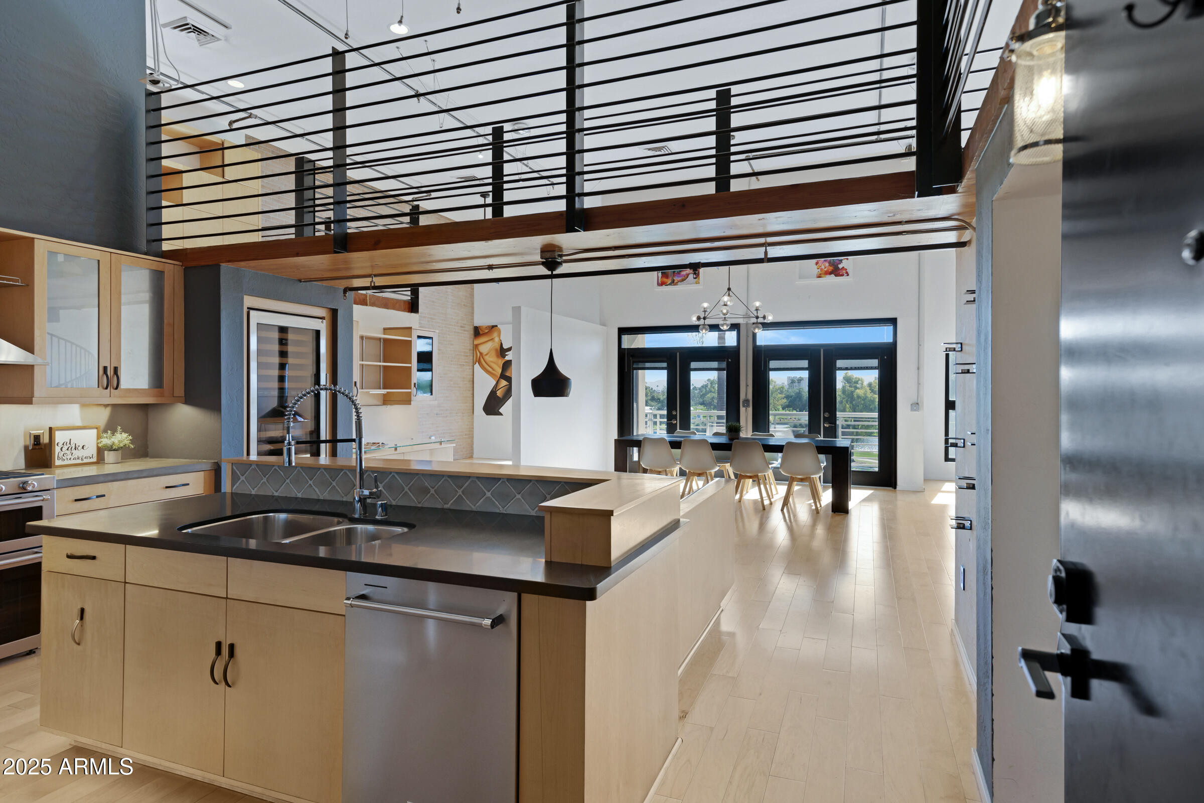 914 E OSBORN Road, 402