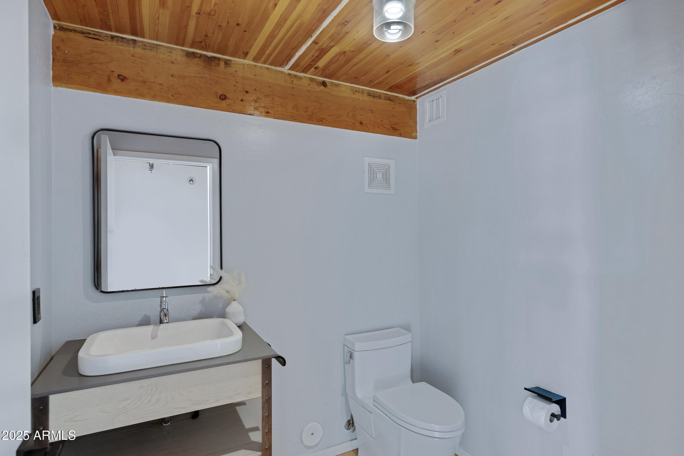 914 E OSBORN Road, 402