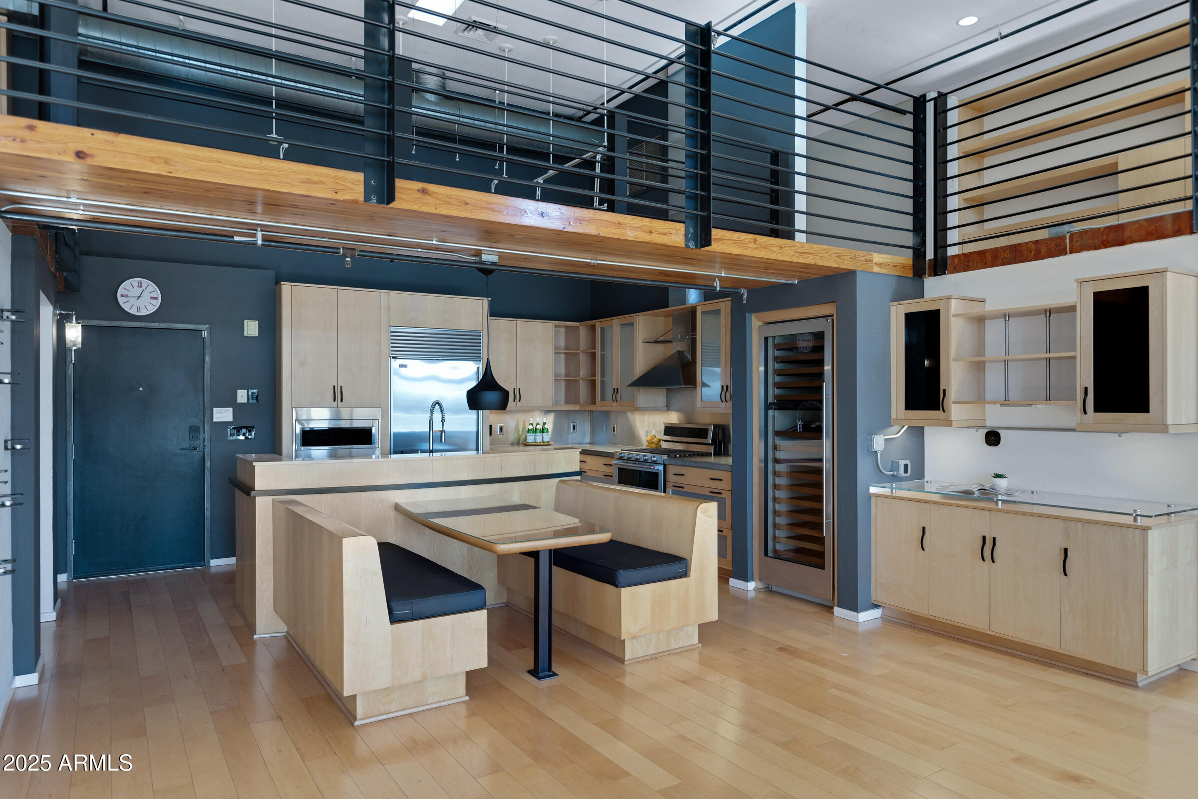 914 E OSBORN Road, 402