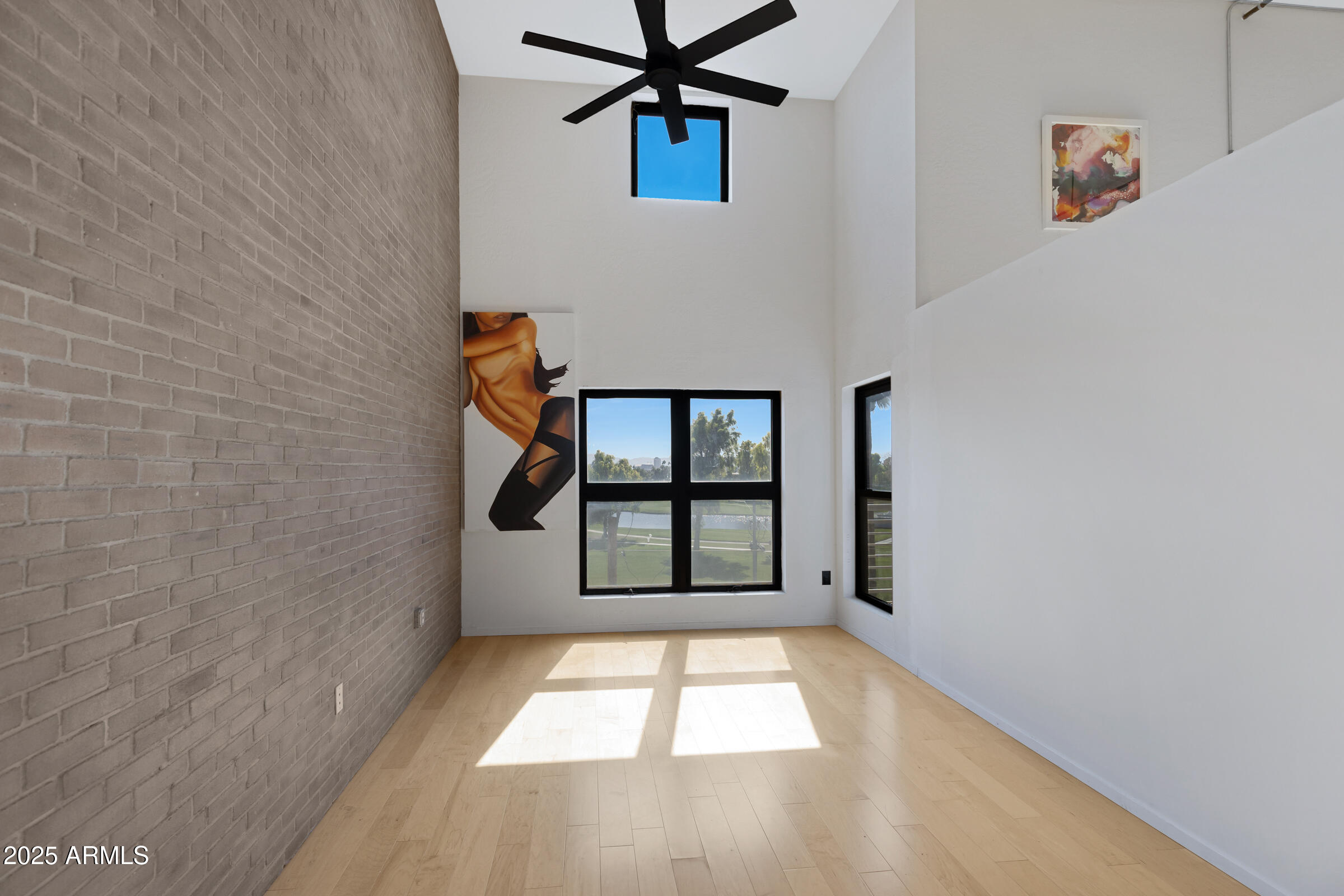 914 E OSBORN Road, 402