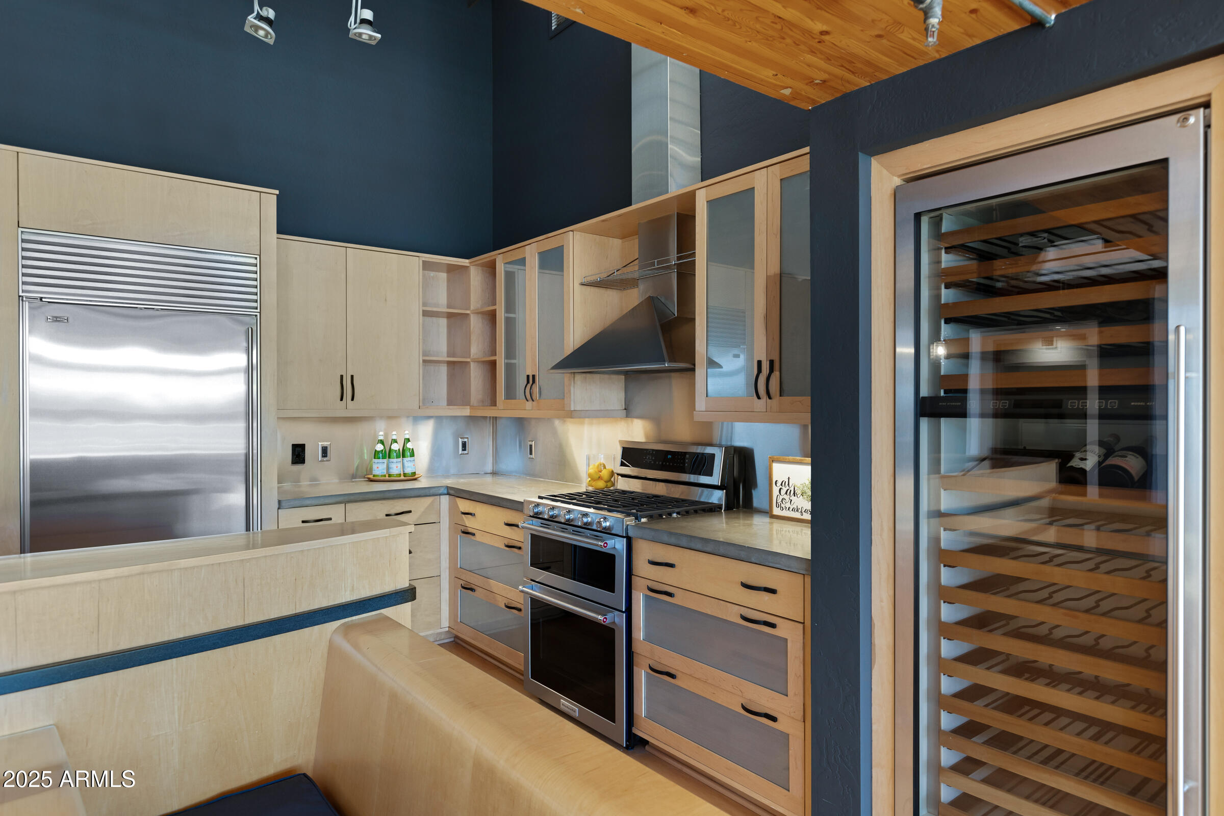 914 E OSBORN Road, 402