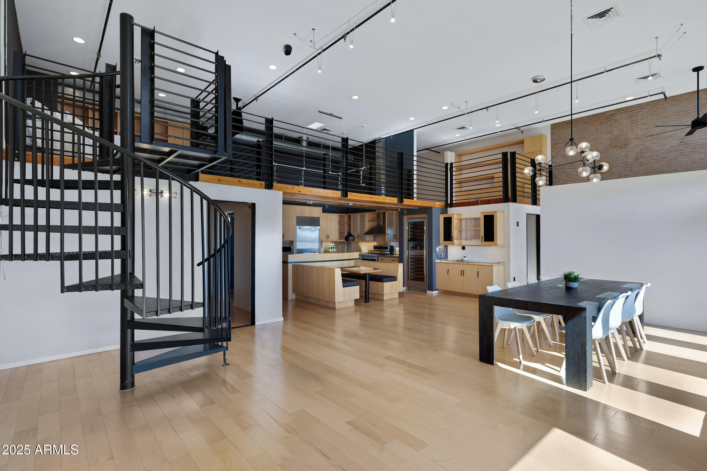 914 E OSBORN Road, 402