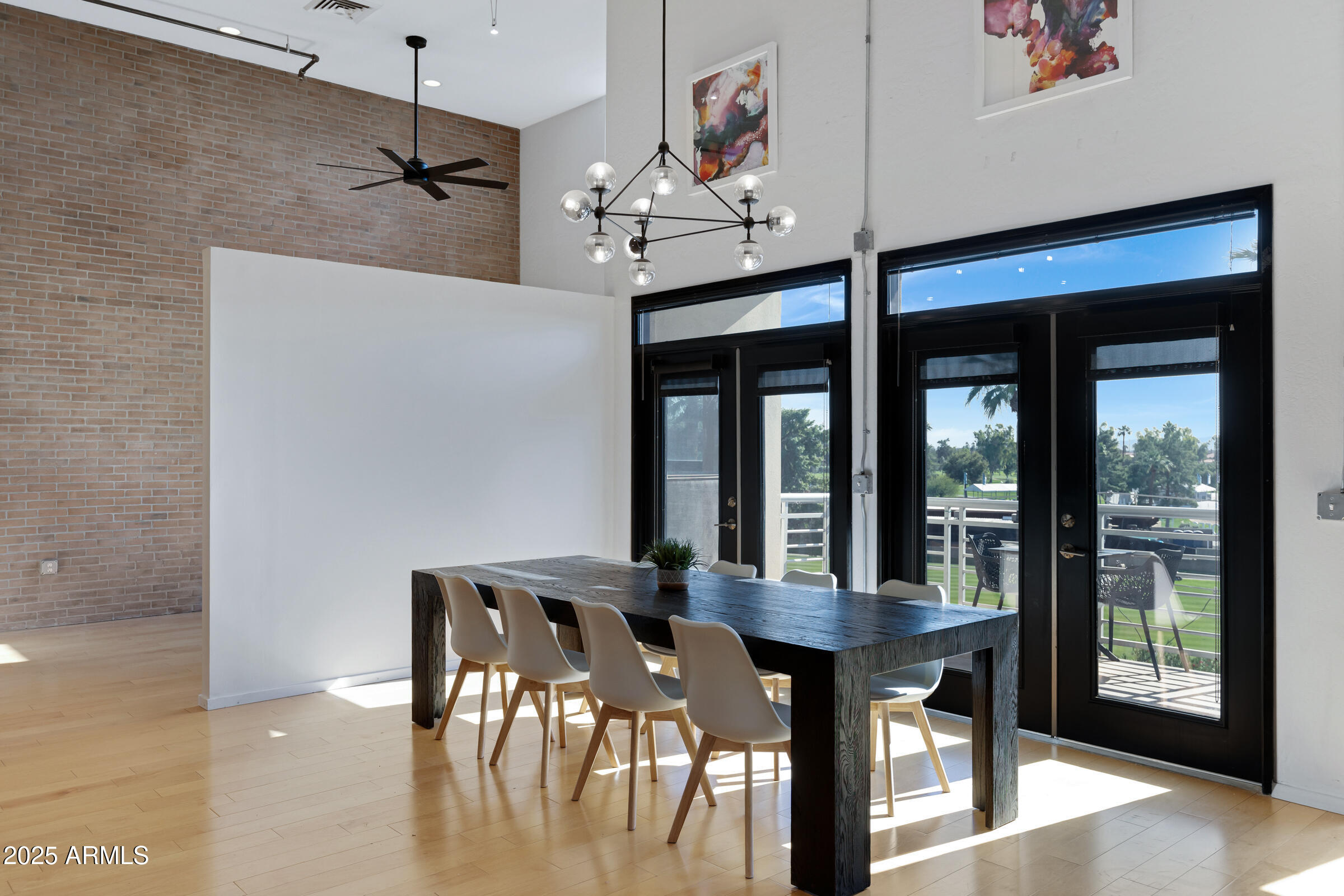 914 E OSBORN Road, 402