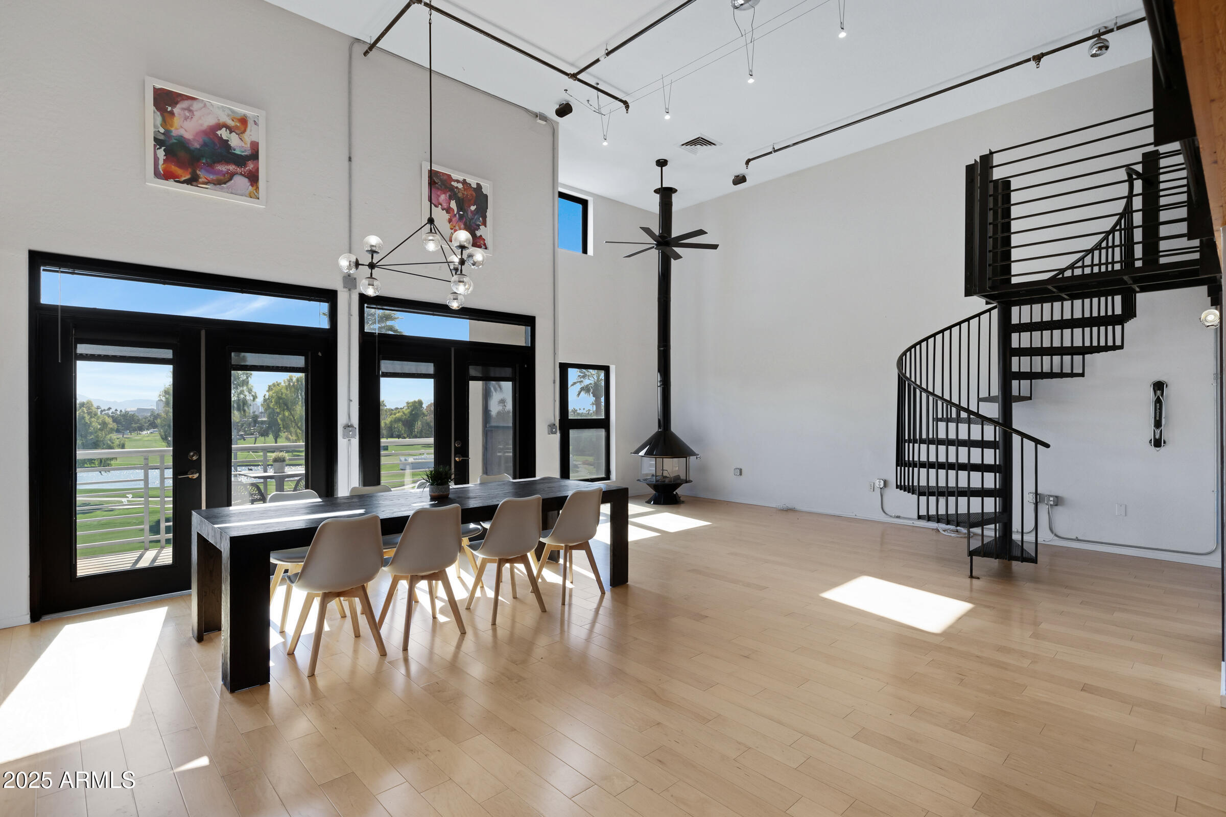 914 E OSBORN Road, 402