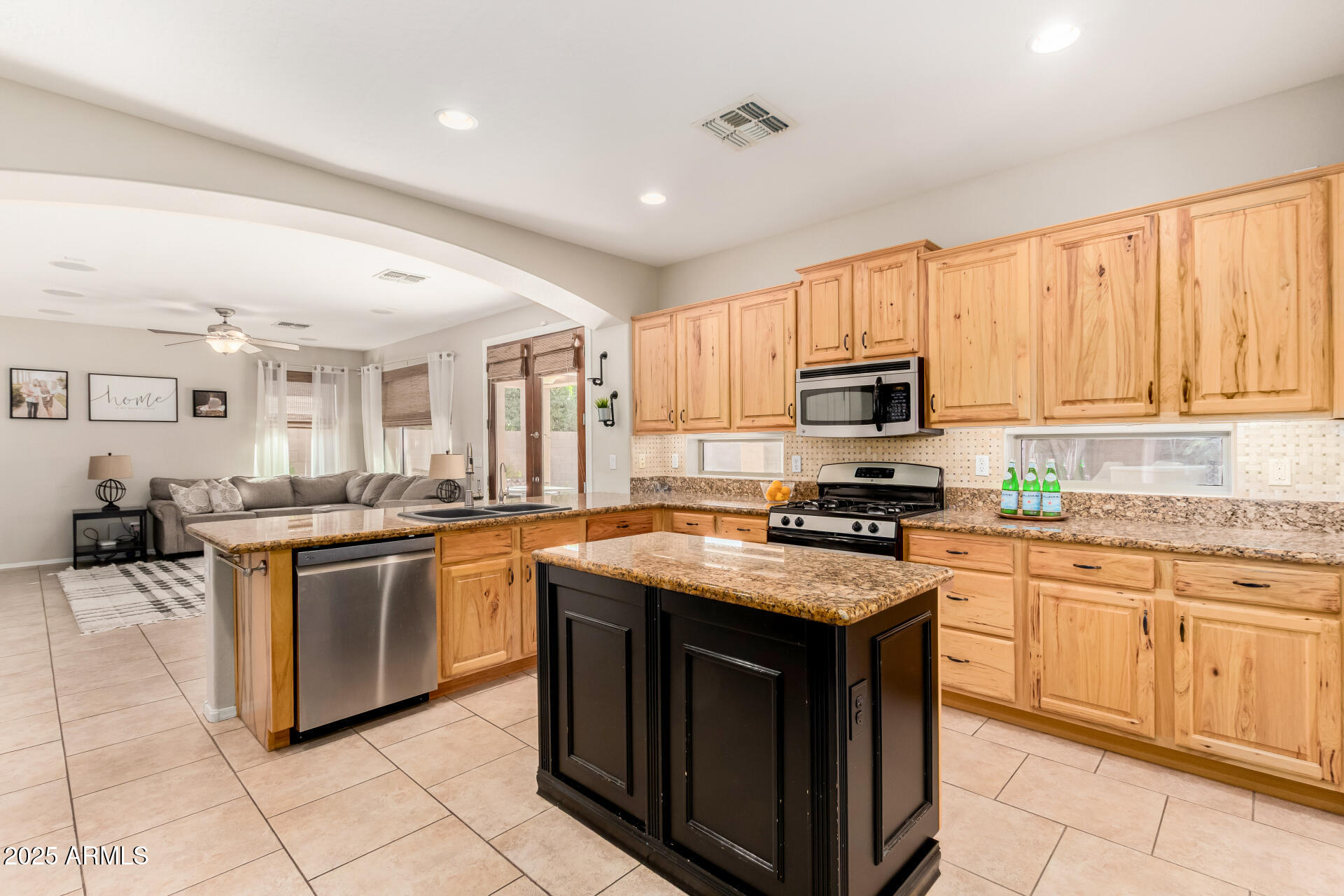 131 W ROADRUNNER Drive