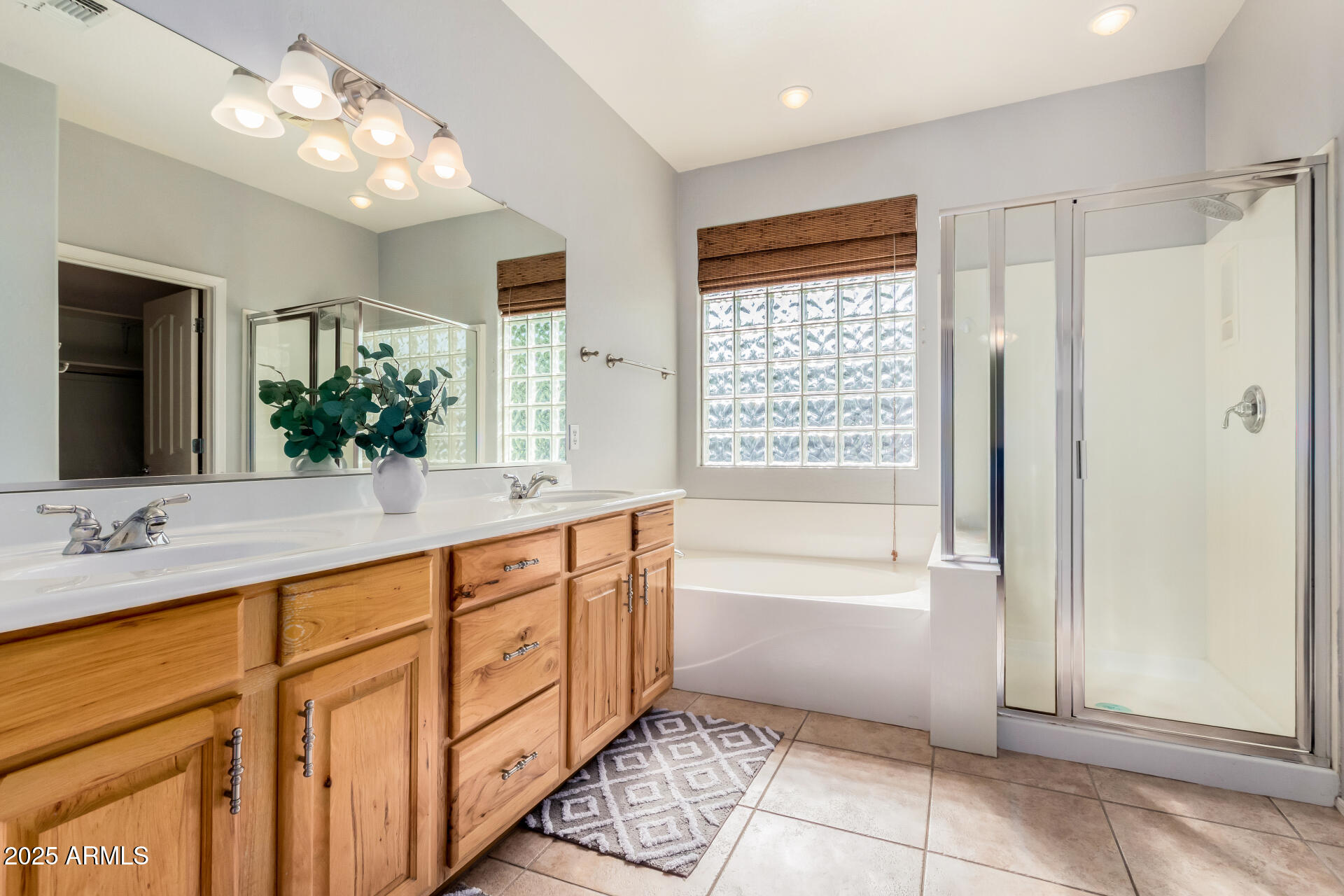 131 W ROADRUNNER Drive