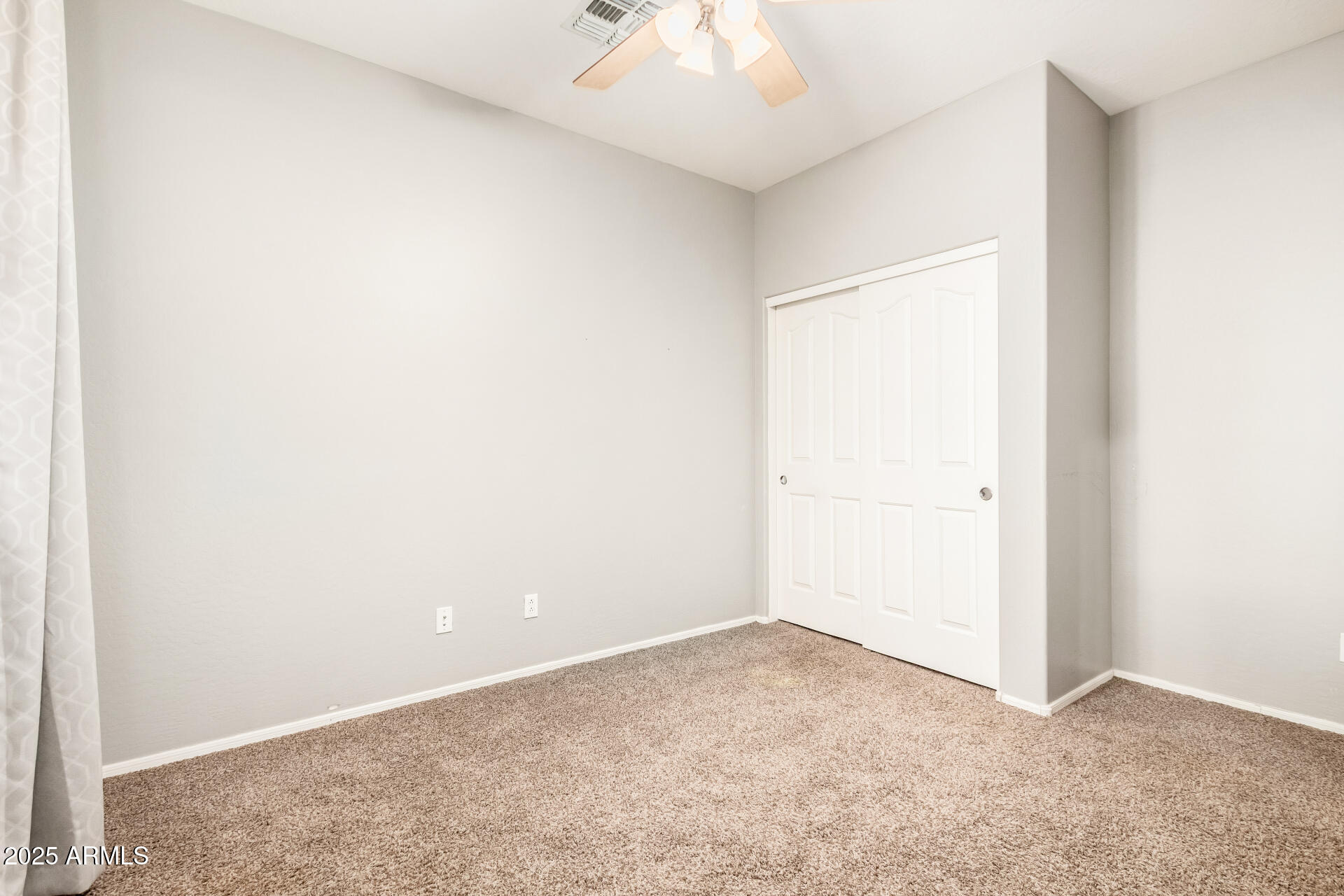 131 W ROADRUNNER Drive