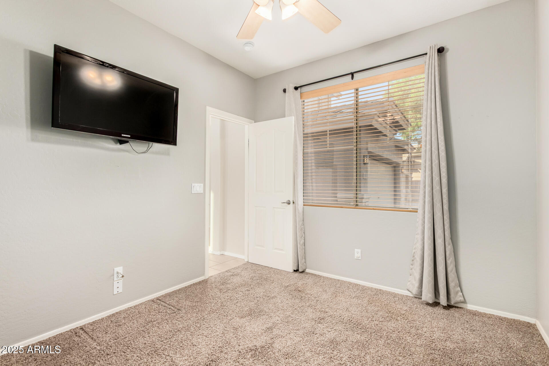 131 W ROADRUNNER Drive