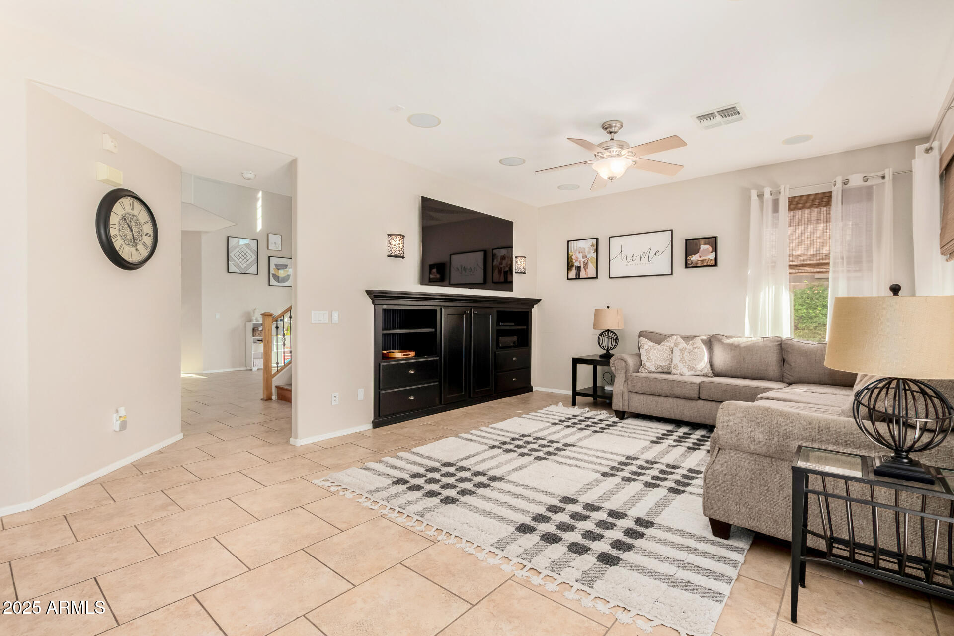 131 W ROADRUNNER Drive