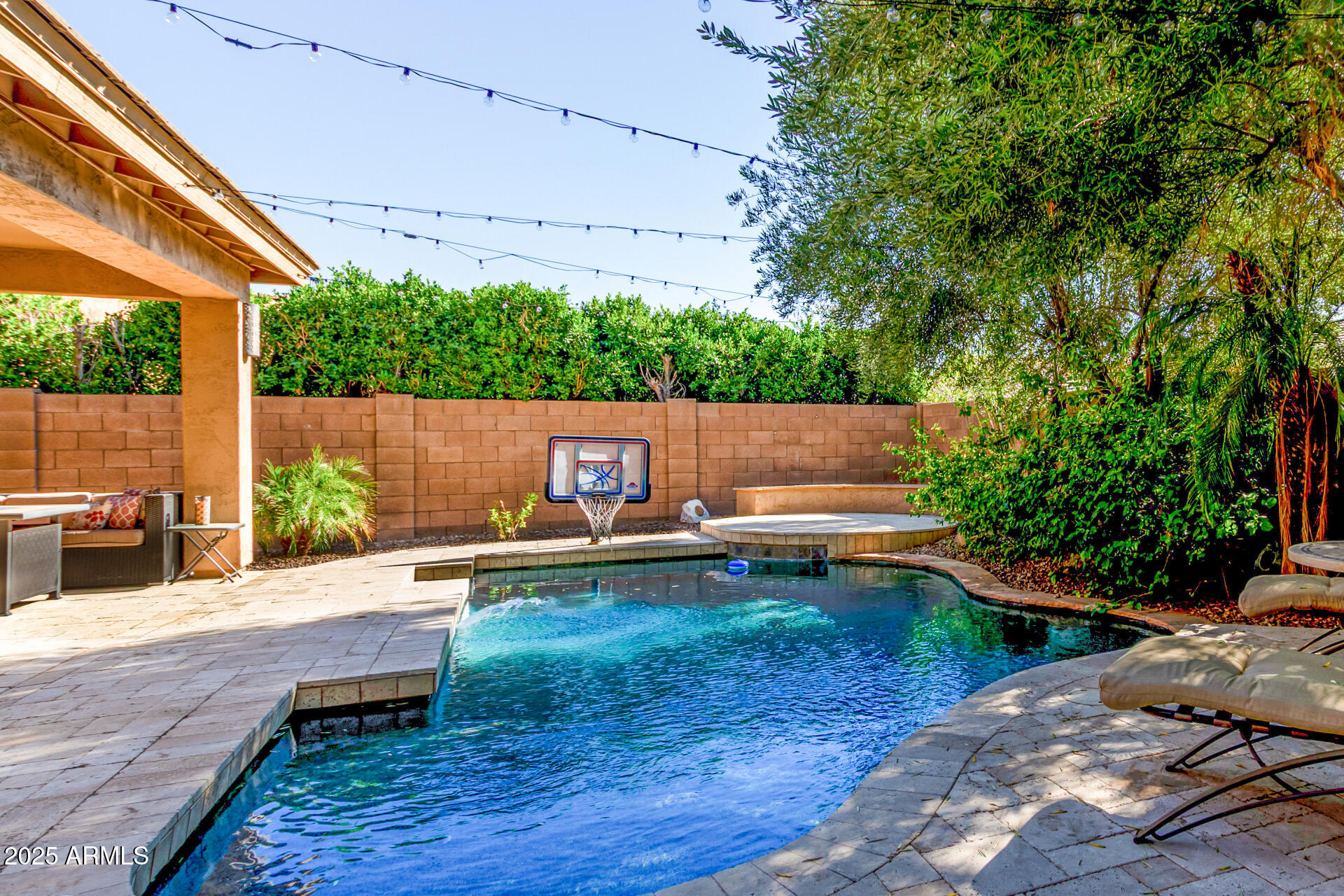 131 W ROADRUNNER Drive