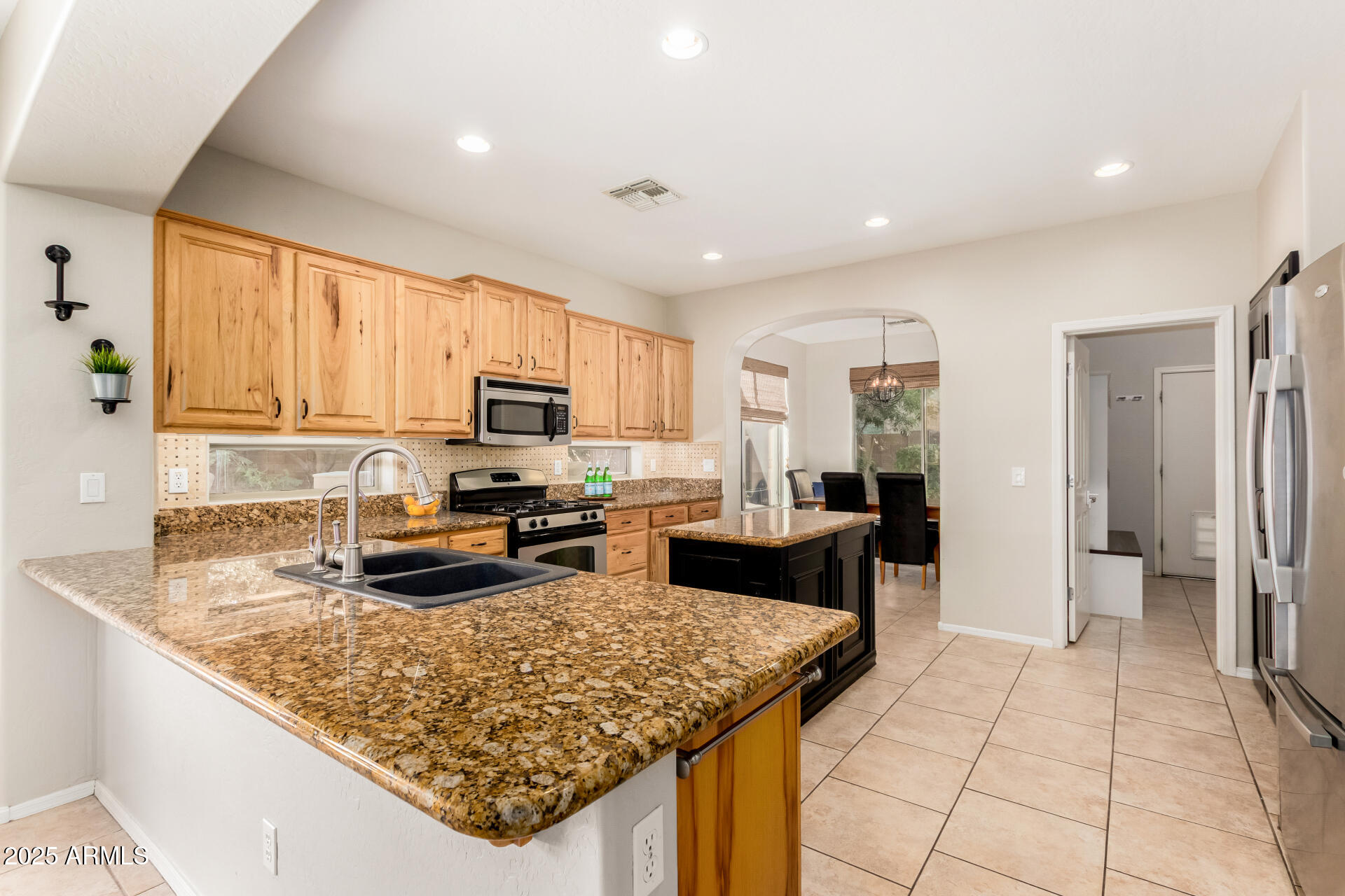 131 W ROADRUNNER Drive