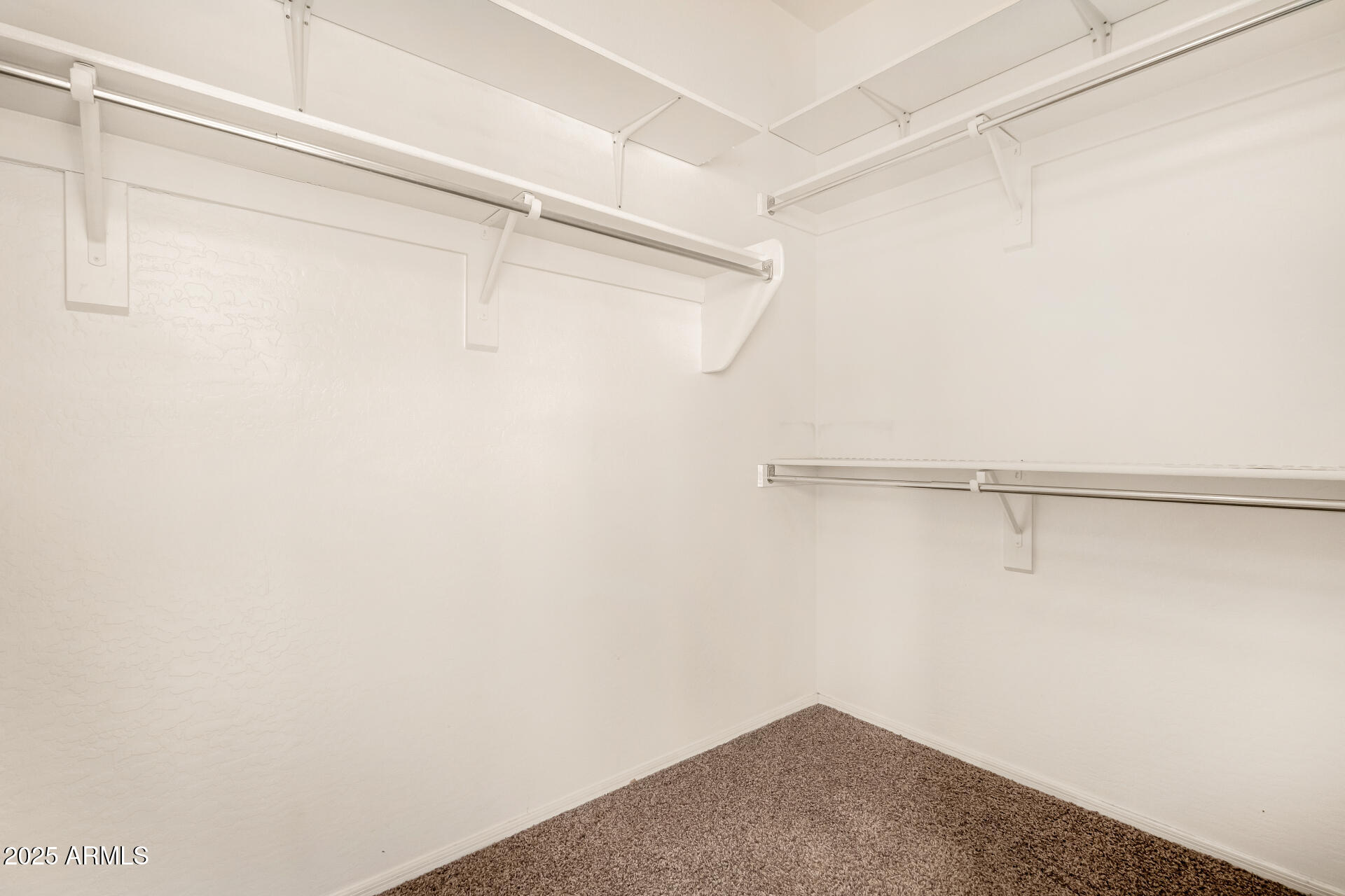 131 W ROADRUNNER Drive