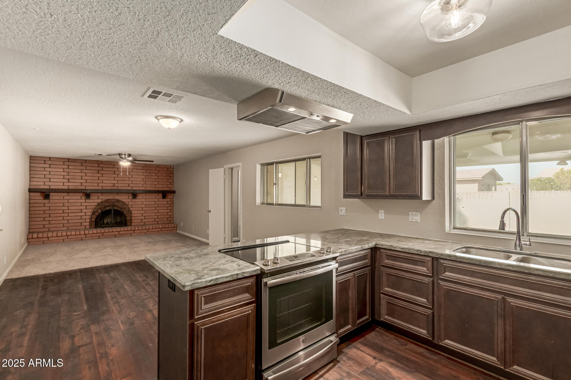 2322 E EVERGREEN Street