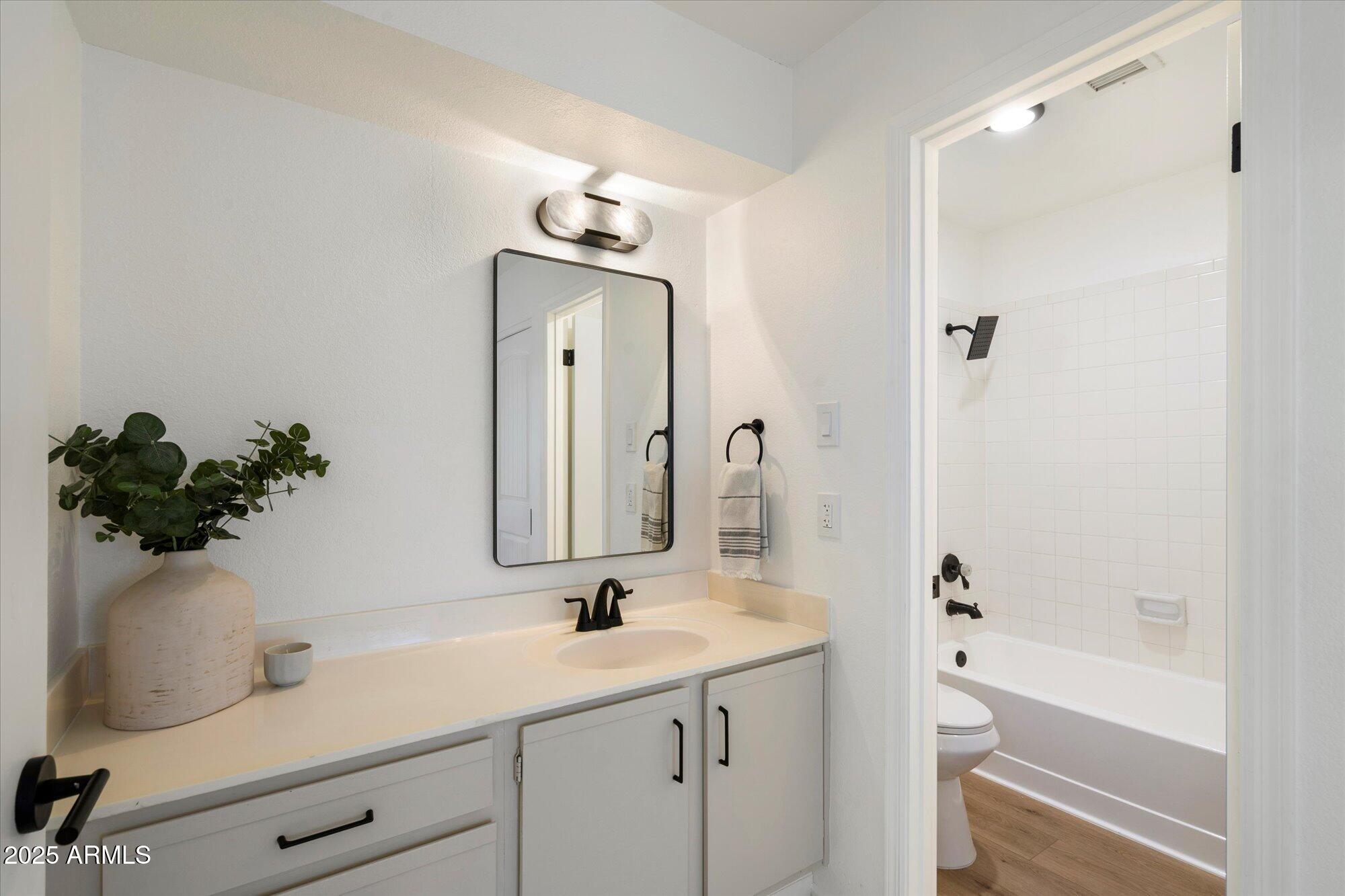 1717 E UNION HILLS Drive, 1030