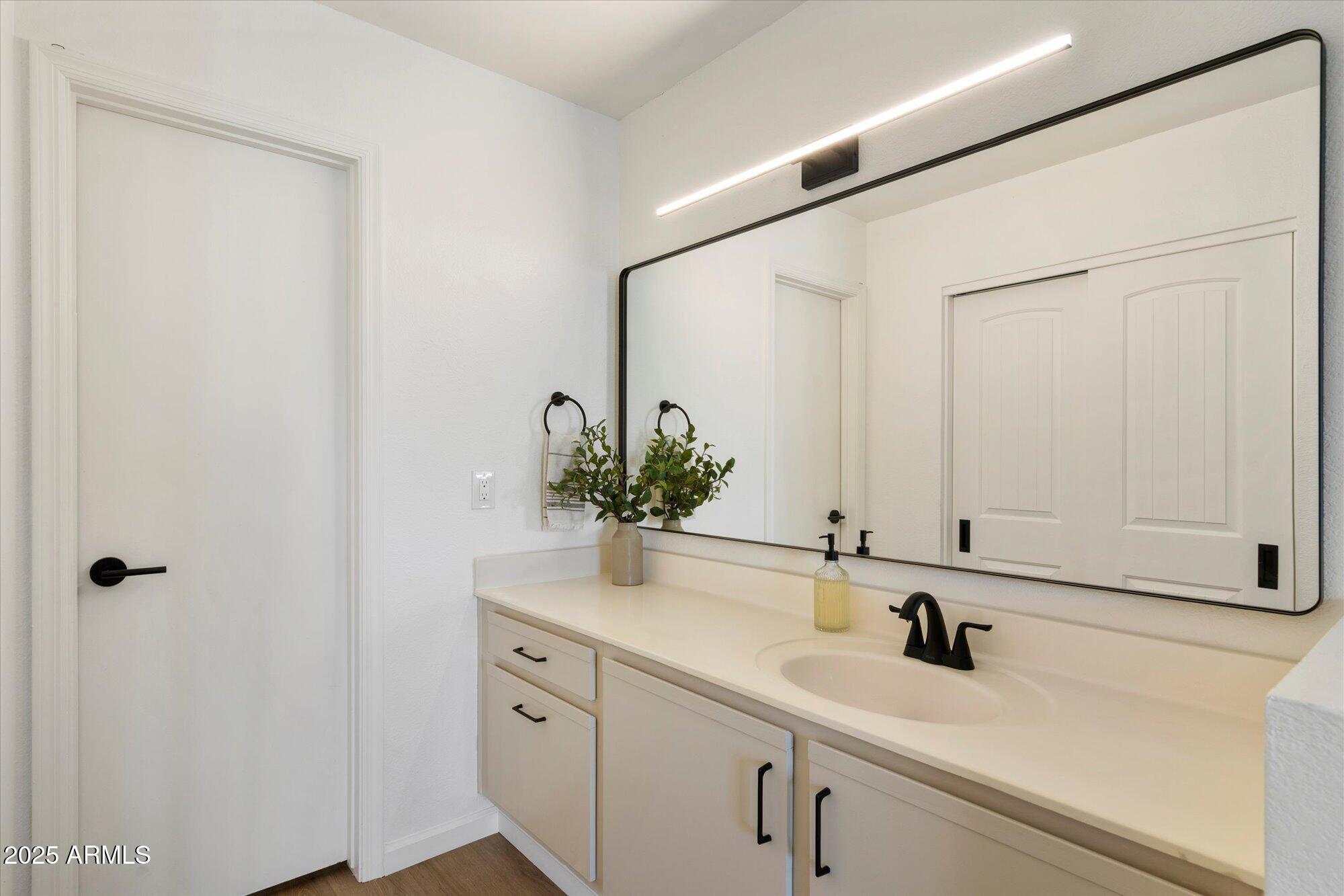 1717 E UNION HILLS Drive, 1030