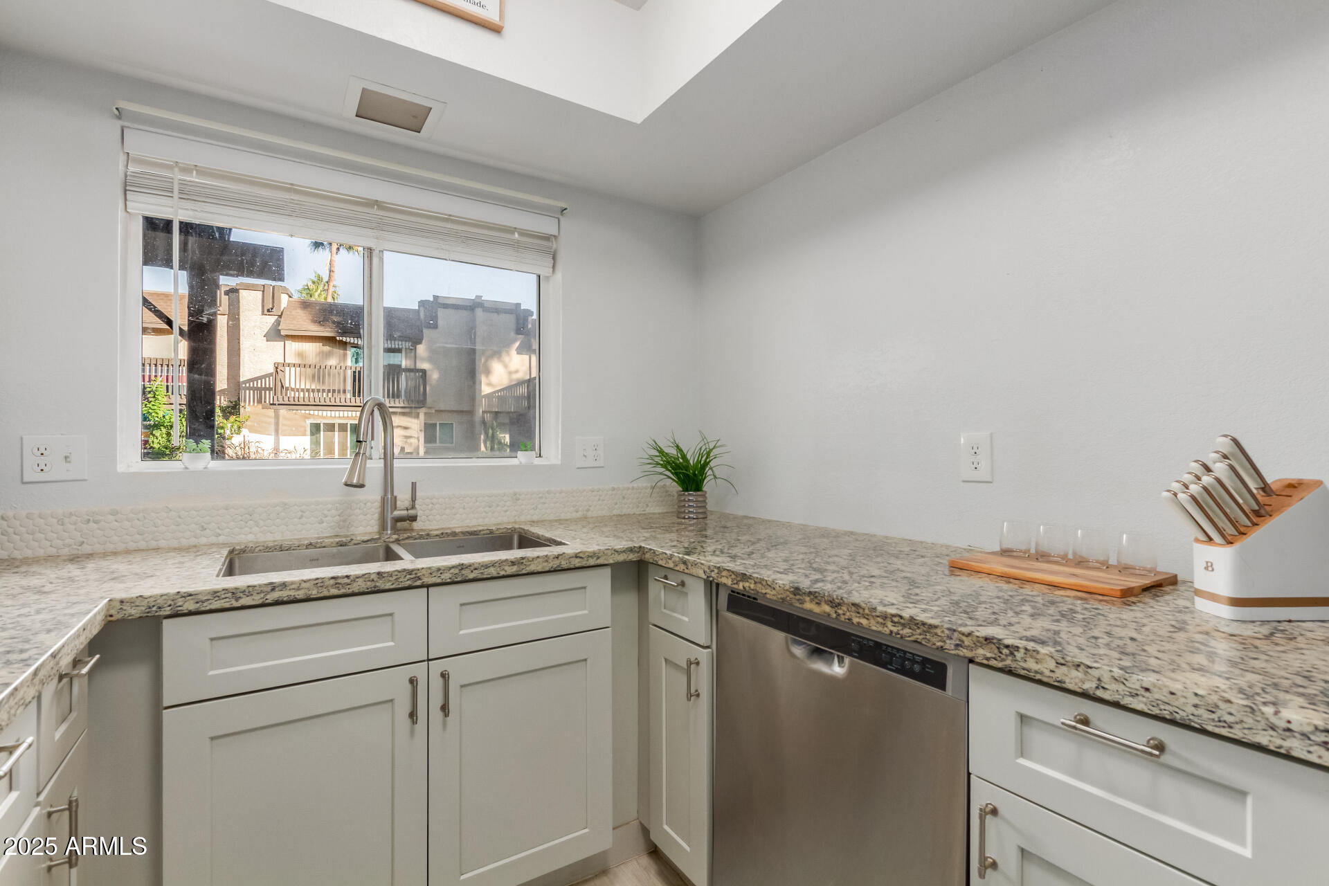 2232 W LINDNER Avenue, 2