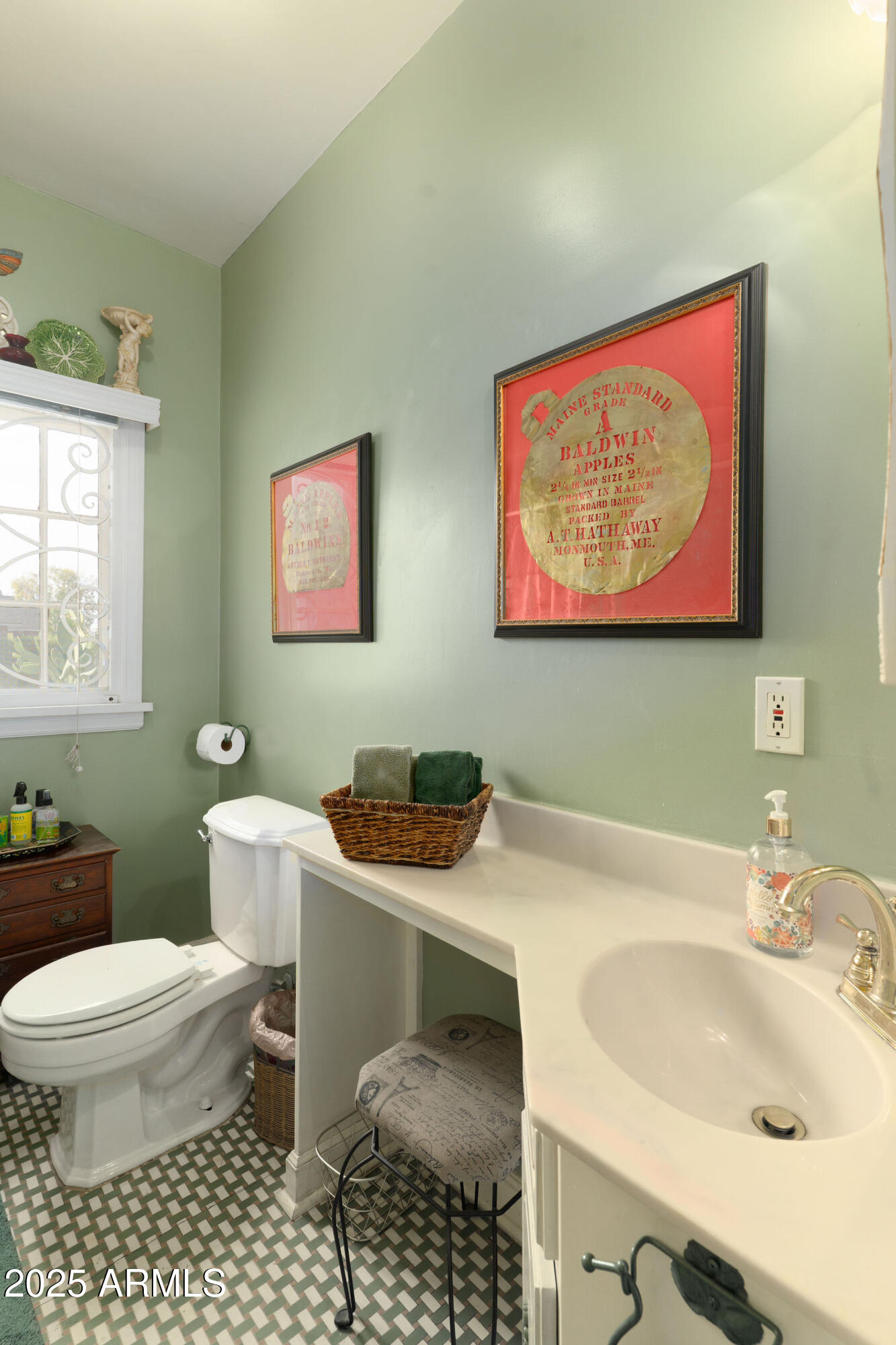 125 E MARYLAND Avenue