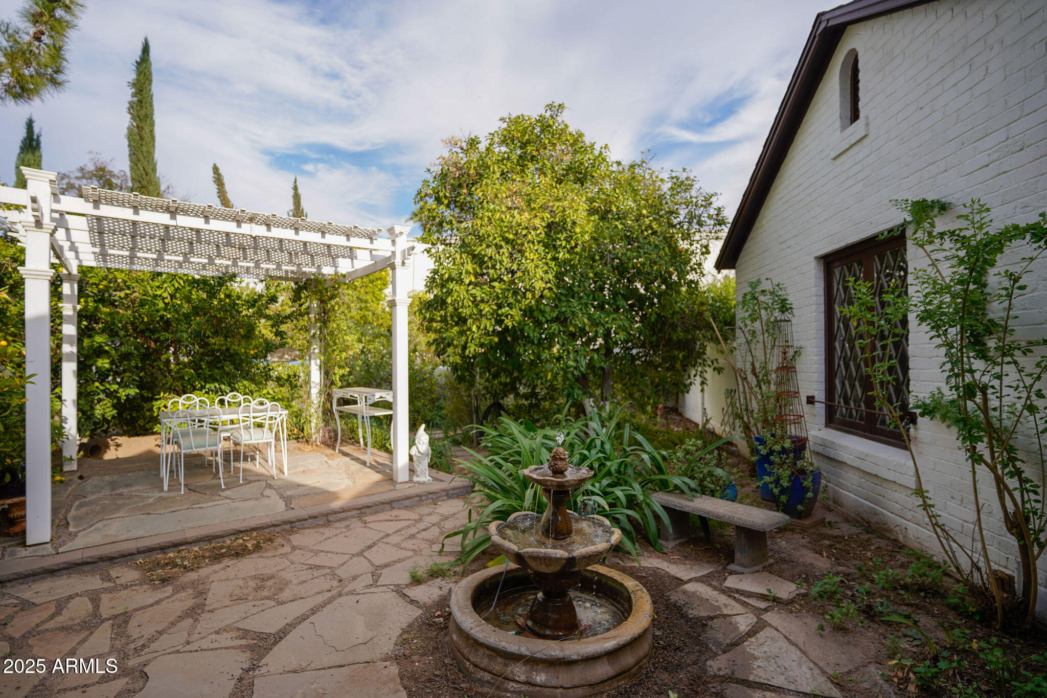 125 E MARYLAND Avenue