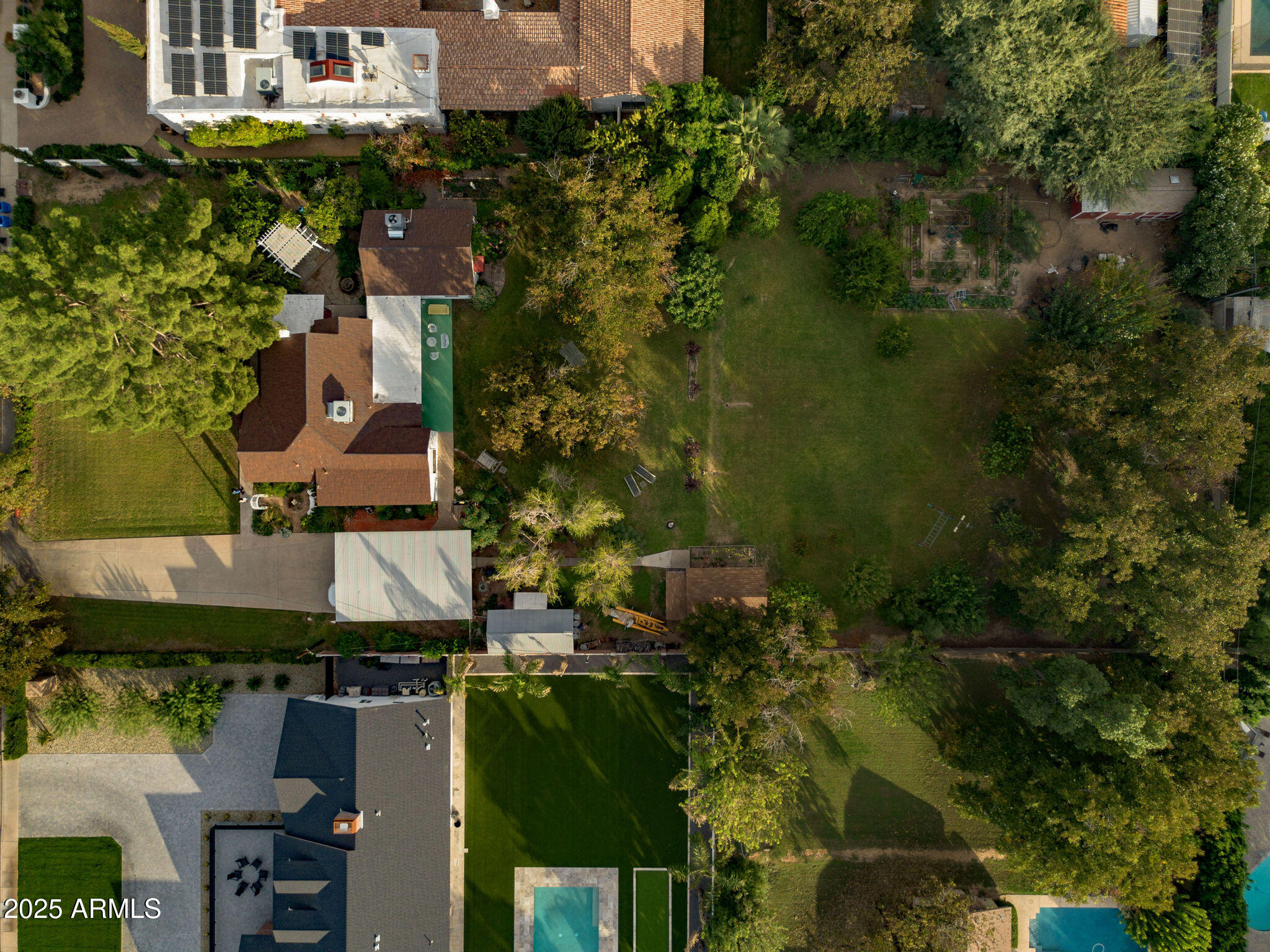 125 E MARYLAND Avenue