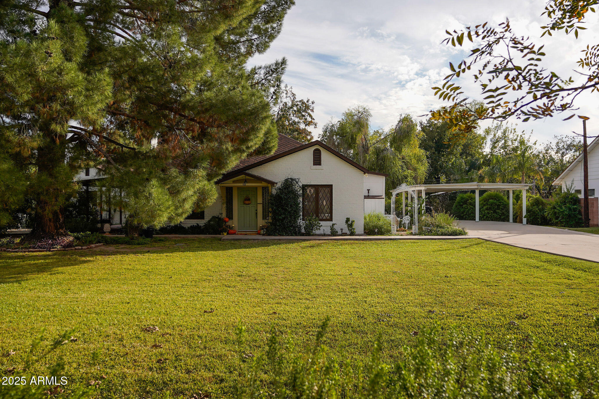 125 E MARYLAND Avenue