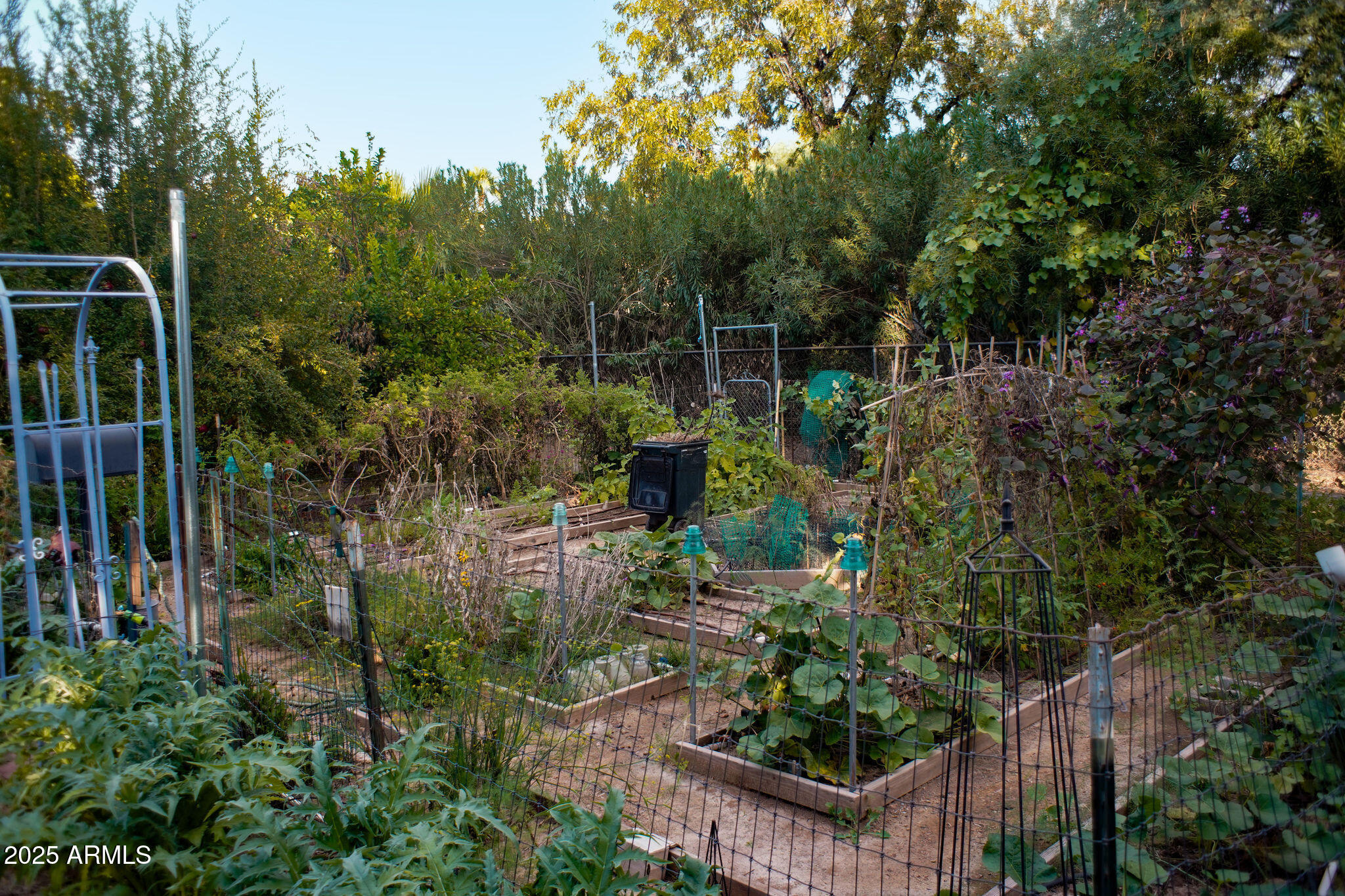 125 E MARYLAND Avenue