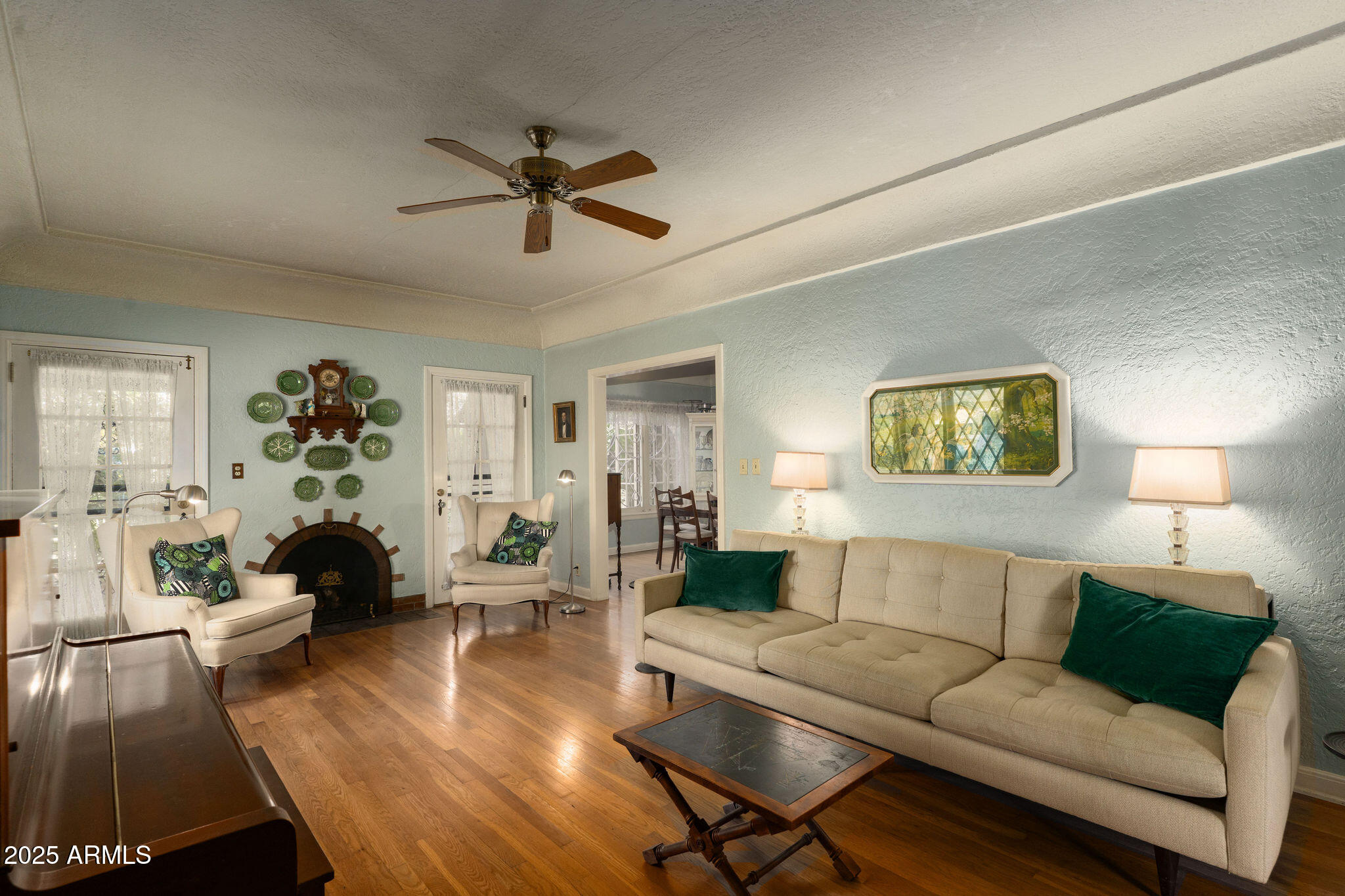 125 E MARYLAND Avenue