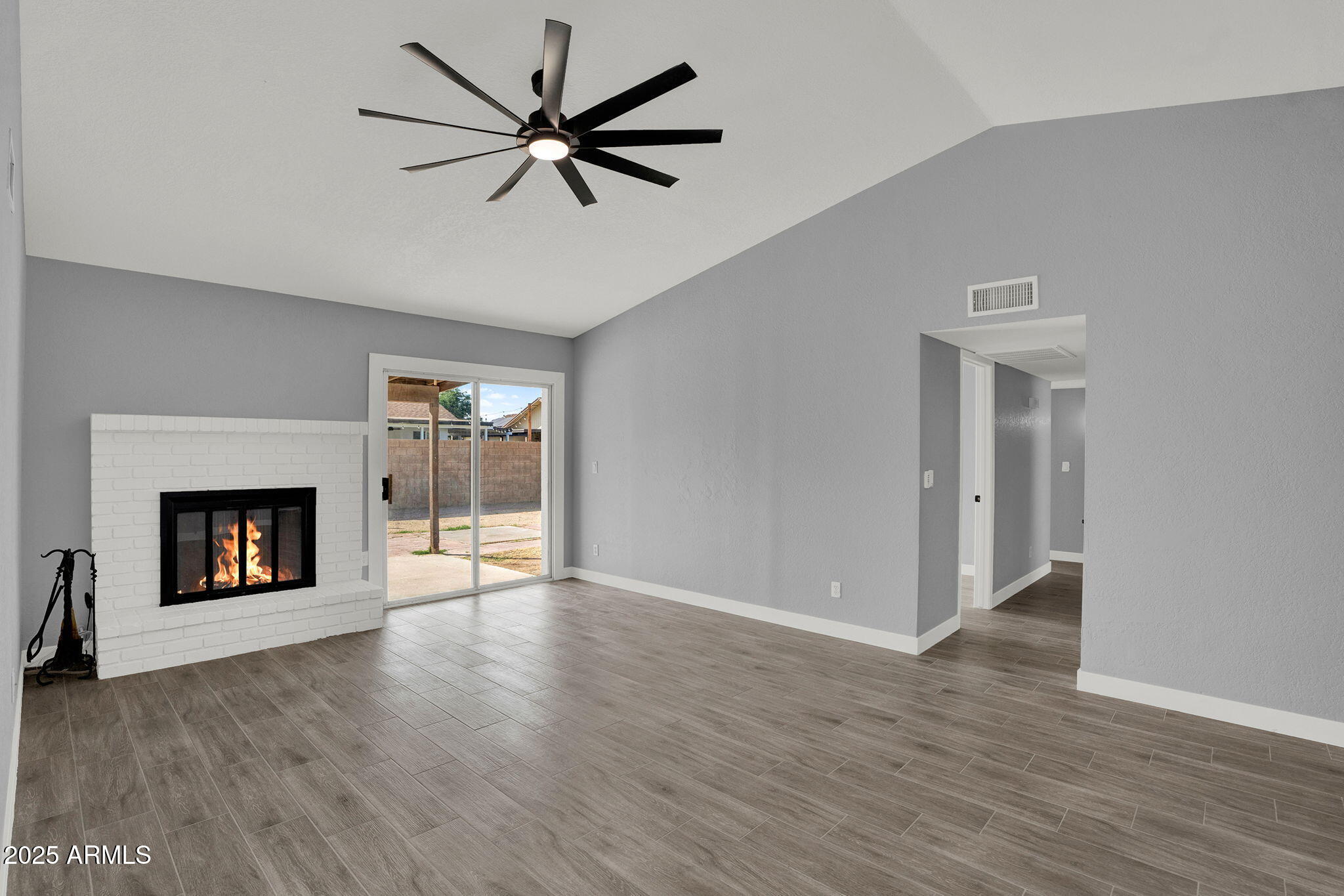 7001 W NORTH Lane