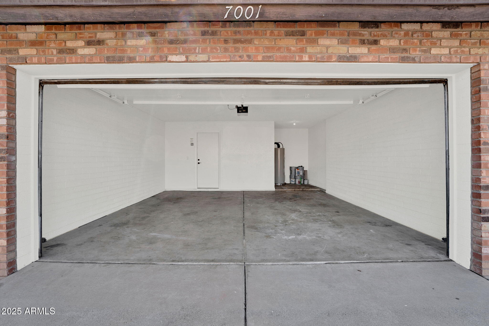 7001 W NORTH Lane