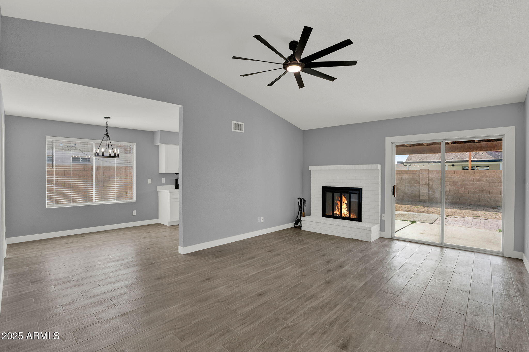 7001 W NORTH Lane