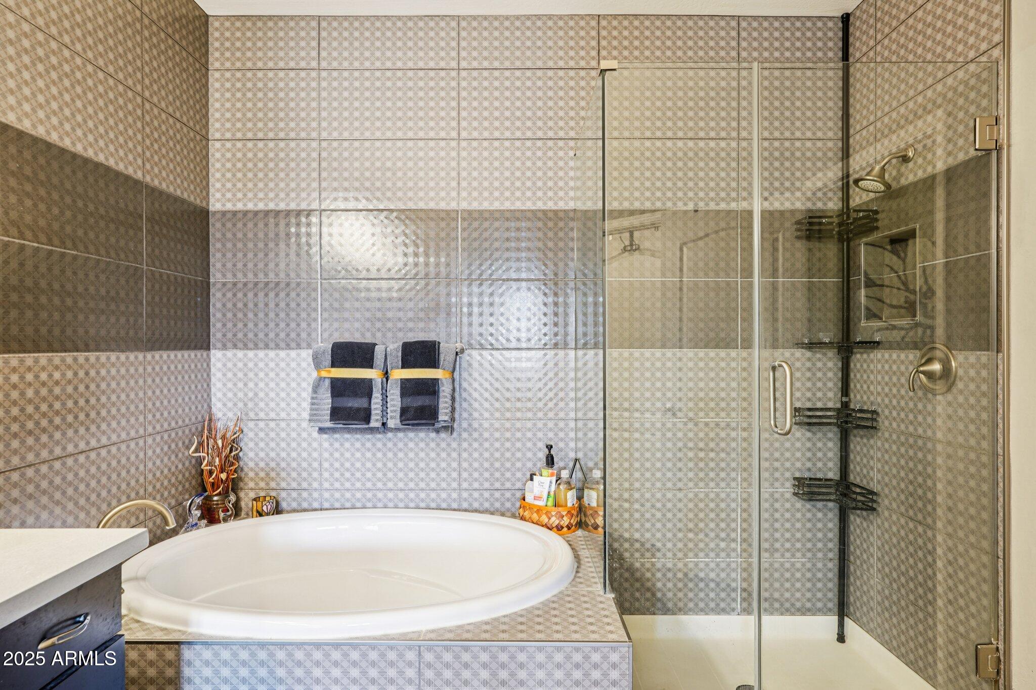 2425 W BRONCO BUTTE Trail 2046