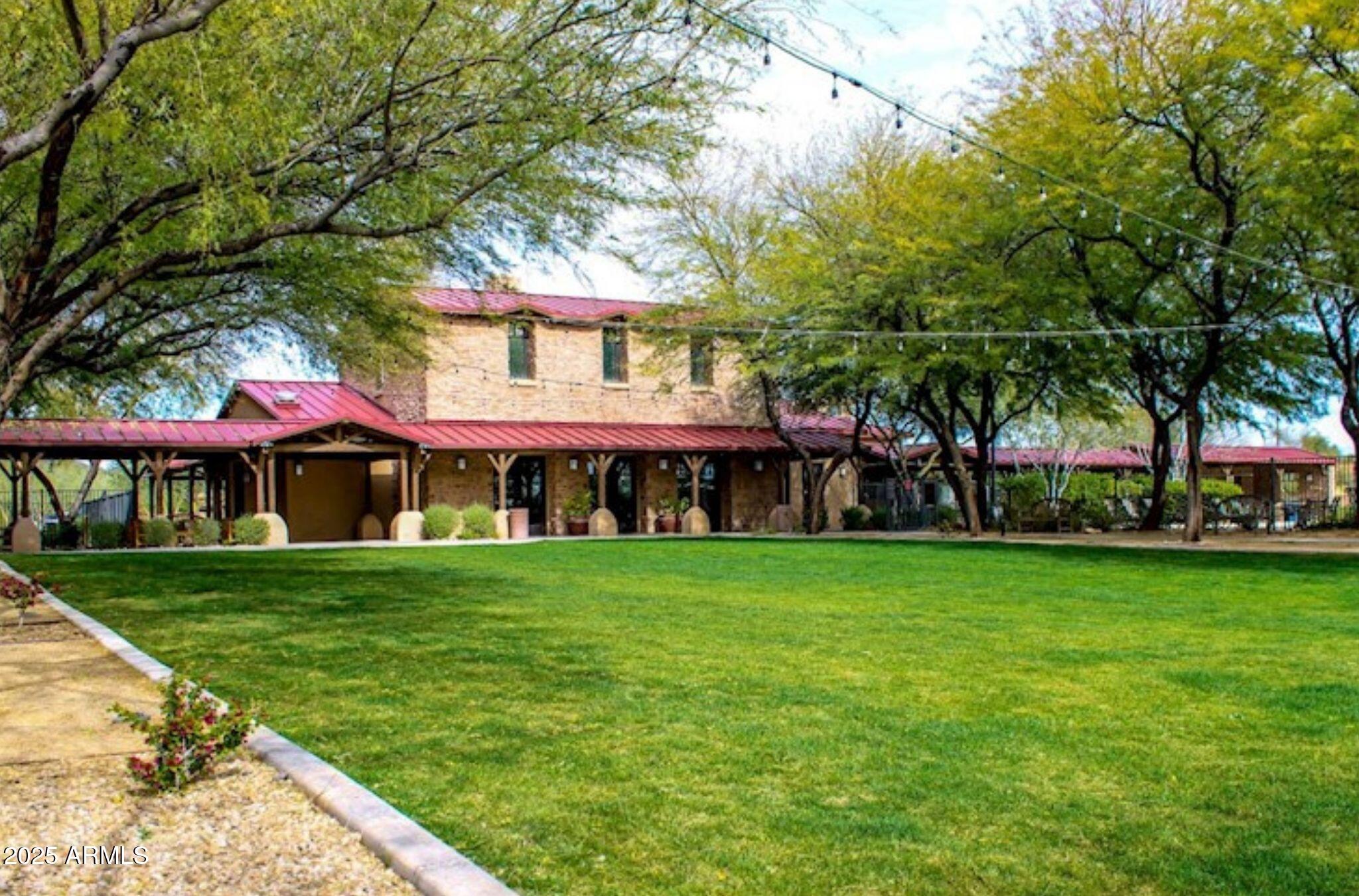 2425 W BRONCO BUTTE Trail 2046