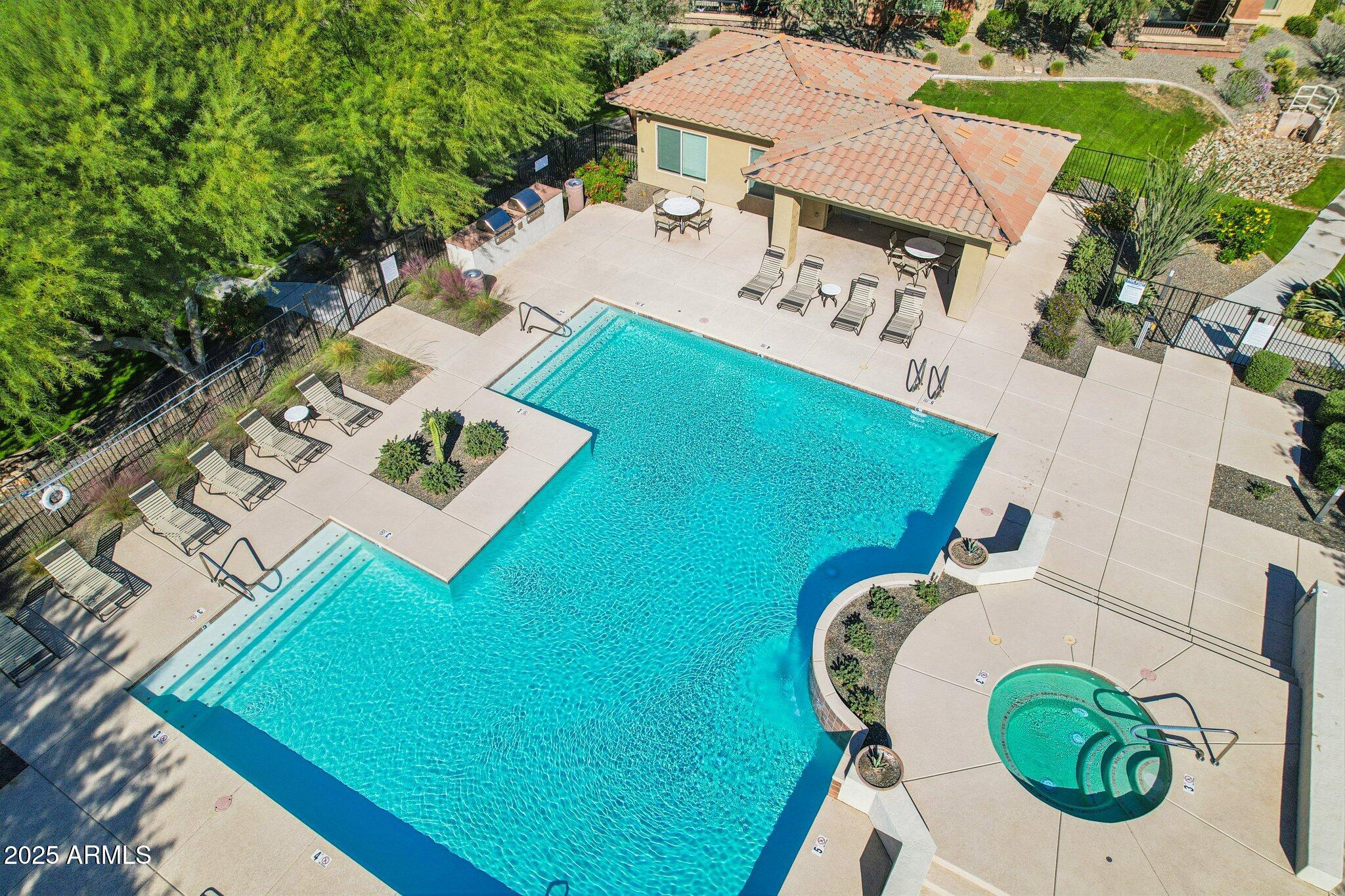 2425 W BRONCO BUTTE Trail 2046