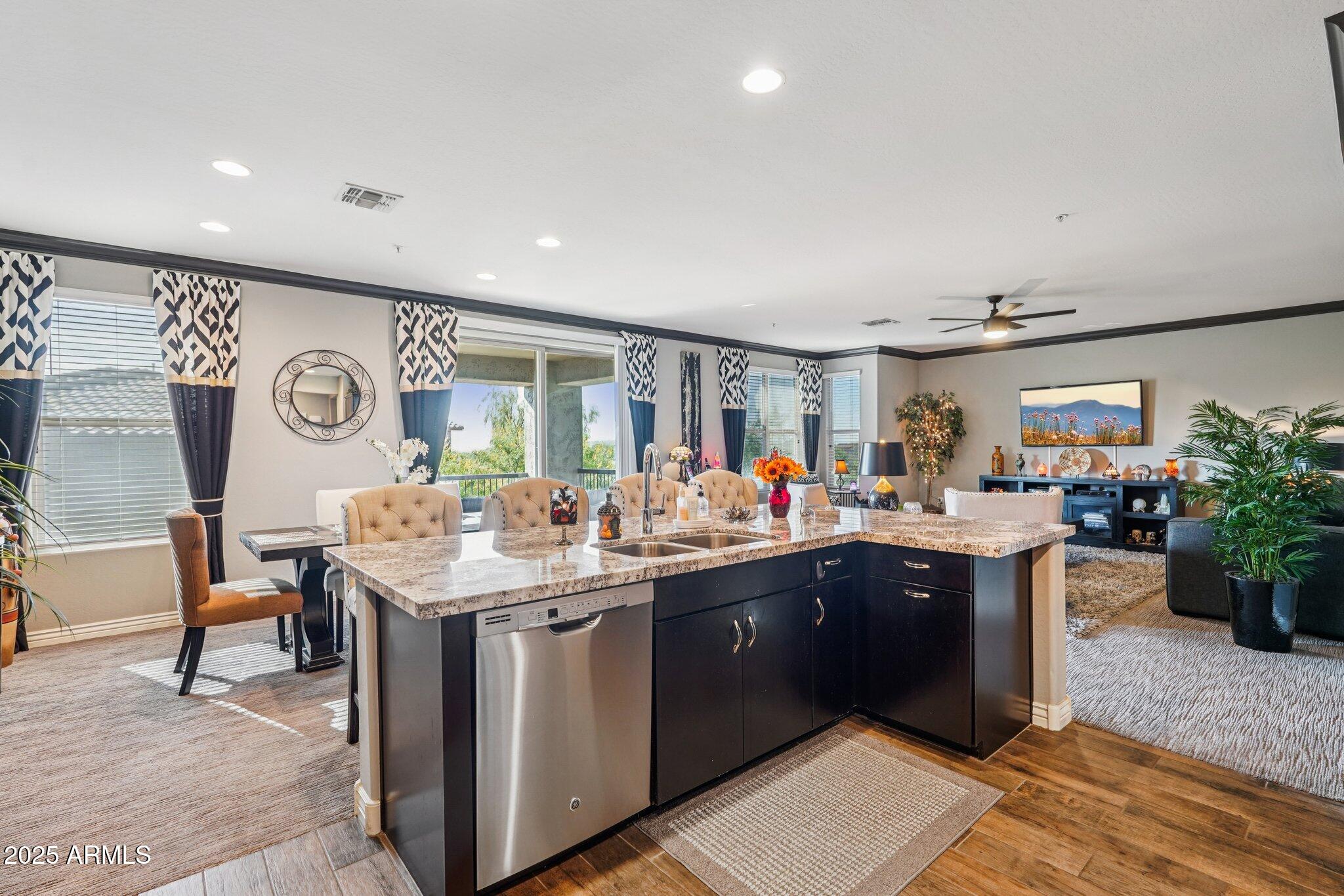 2425 W BRONCO BUTTE Trail 2046