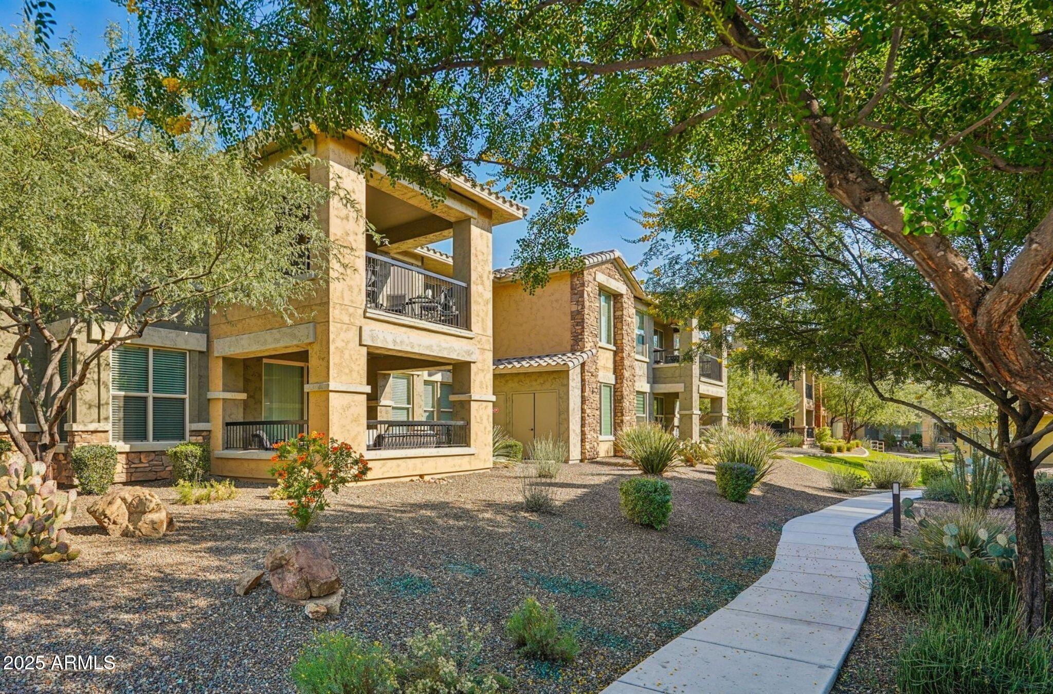 2425 W BRONCO BUTTE Trail 2046