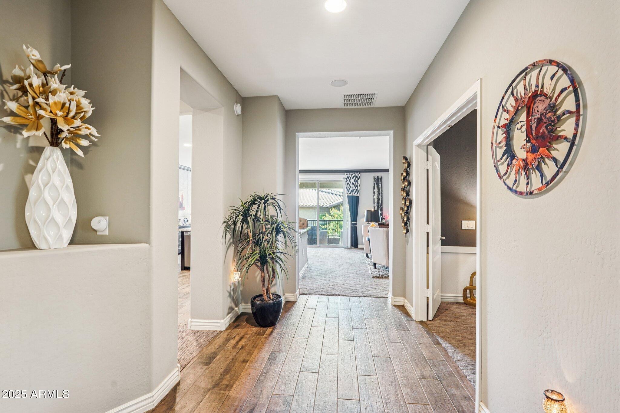 2425 W BRONCO BUTTE Trail 2046