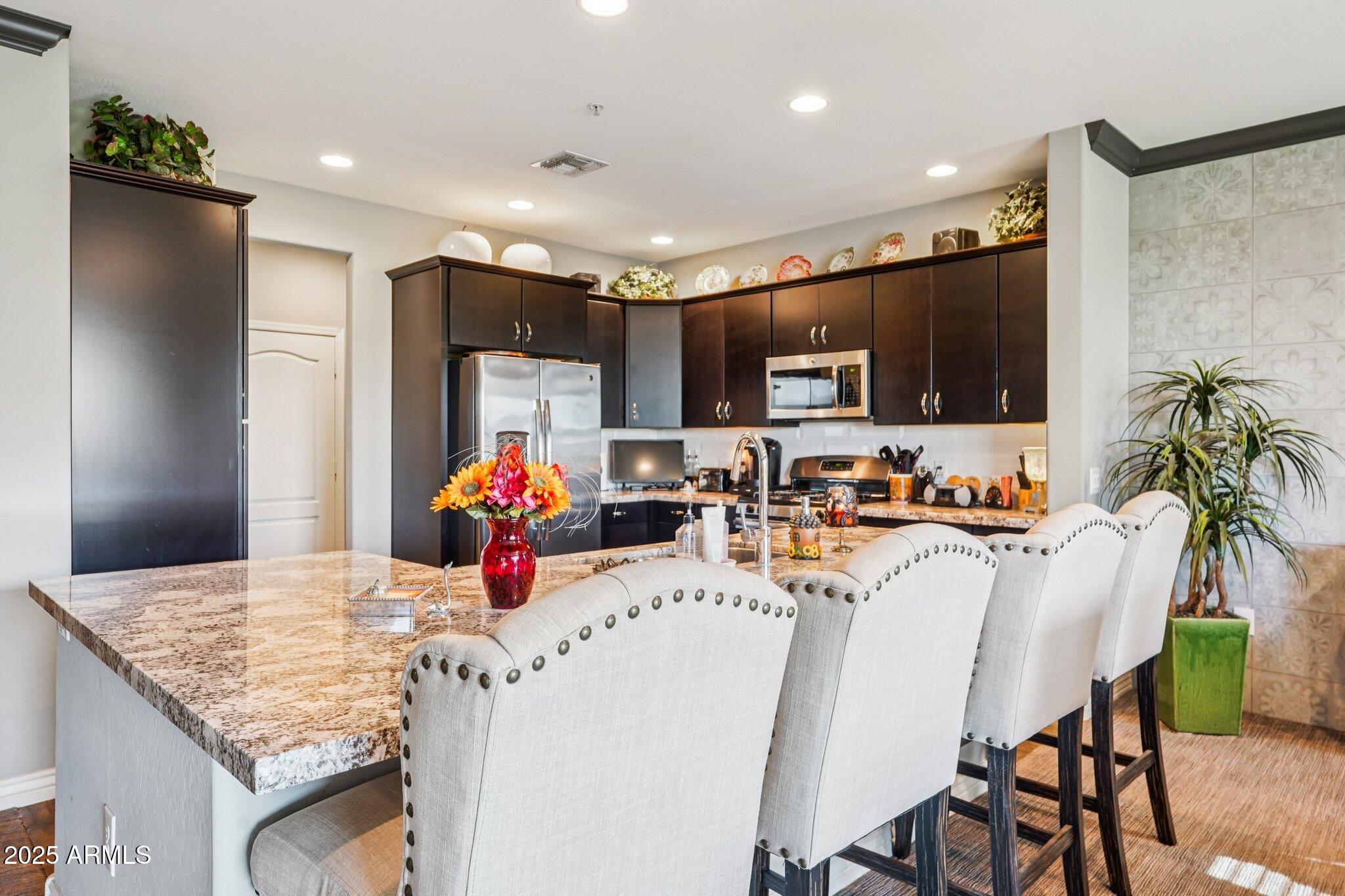 2425 W BRONCO BUTTE Trail 2046