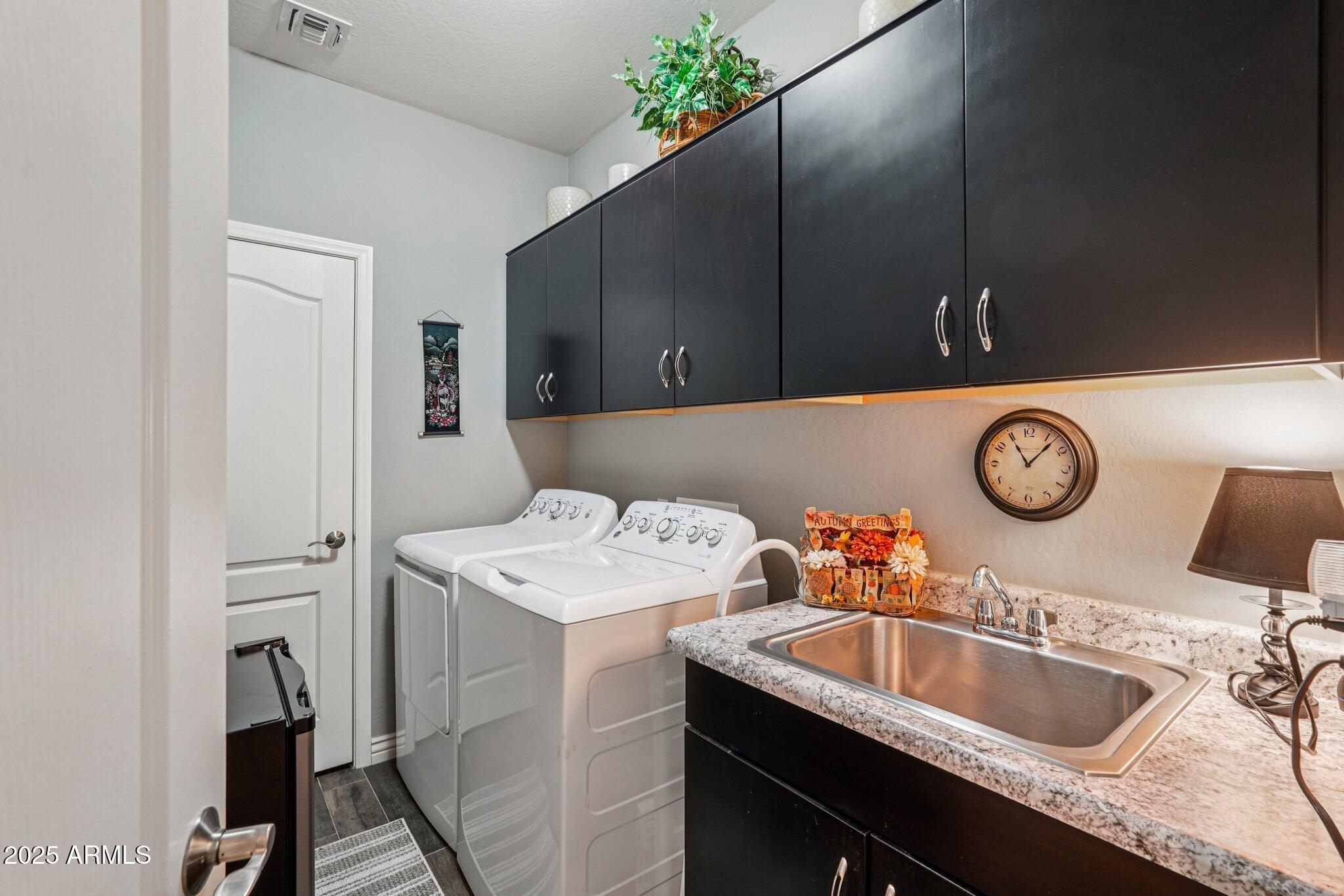 2425 W BRONCO BUTTE Trail 2046