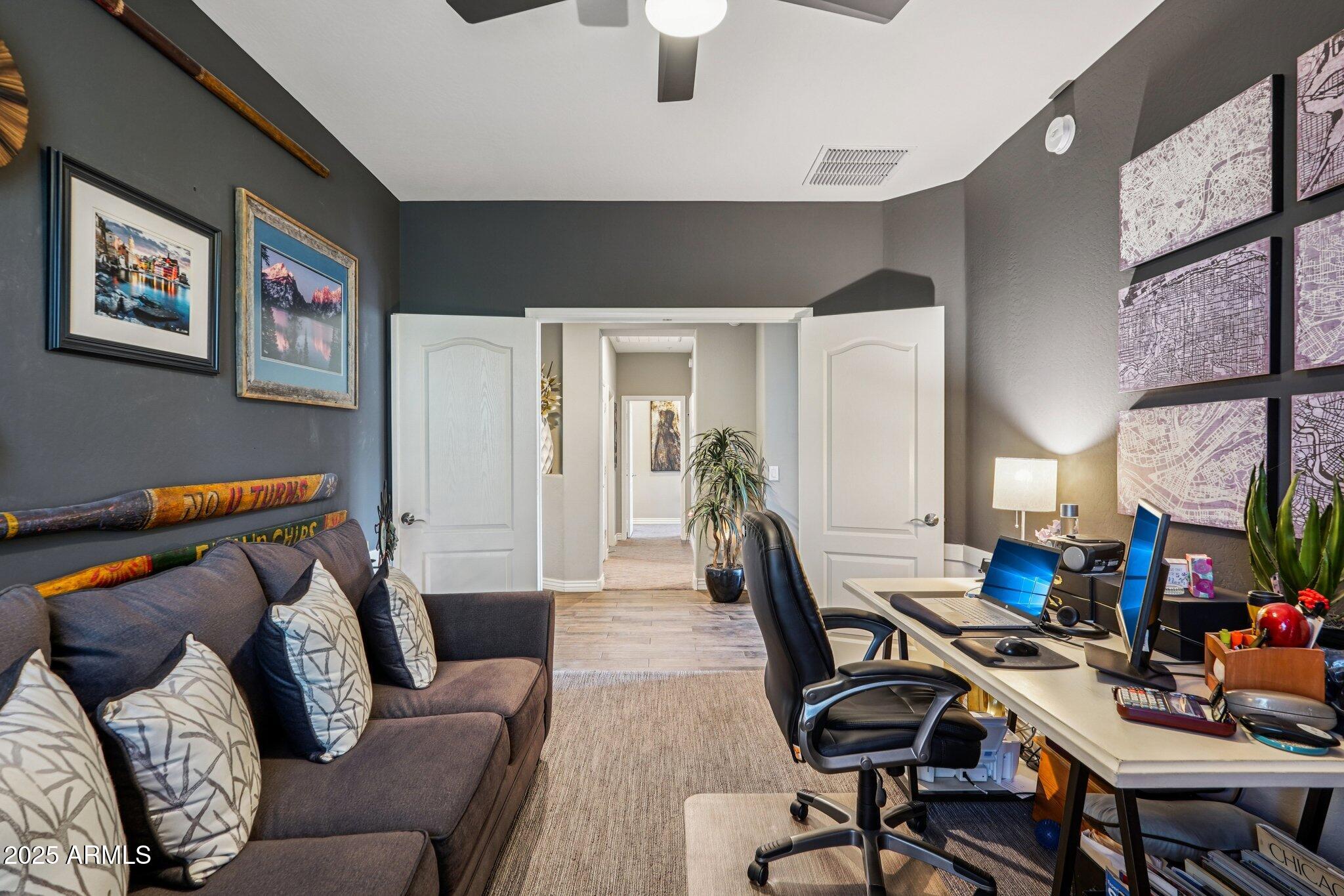 2425 W BRONCO BUTTE Trail 2046