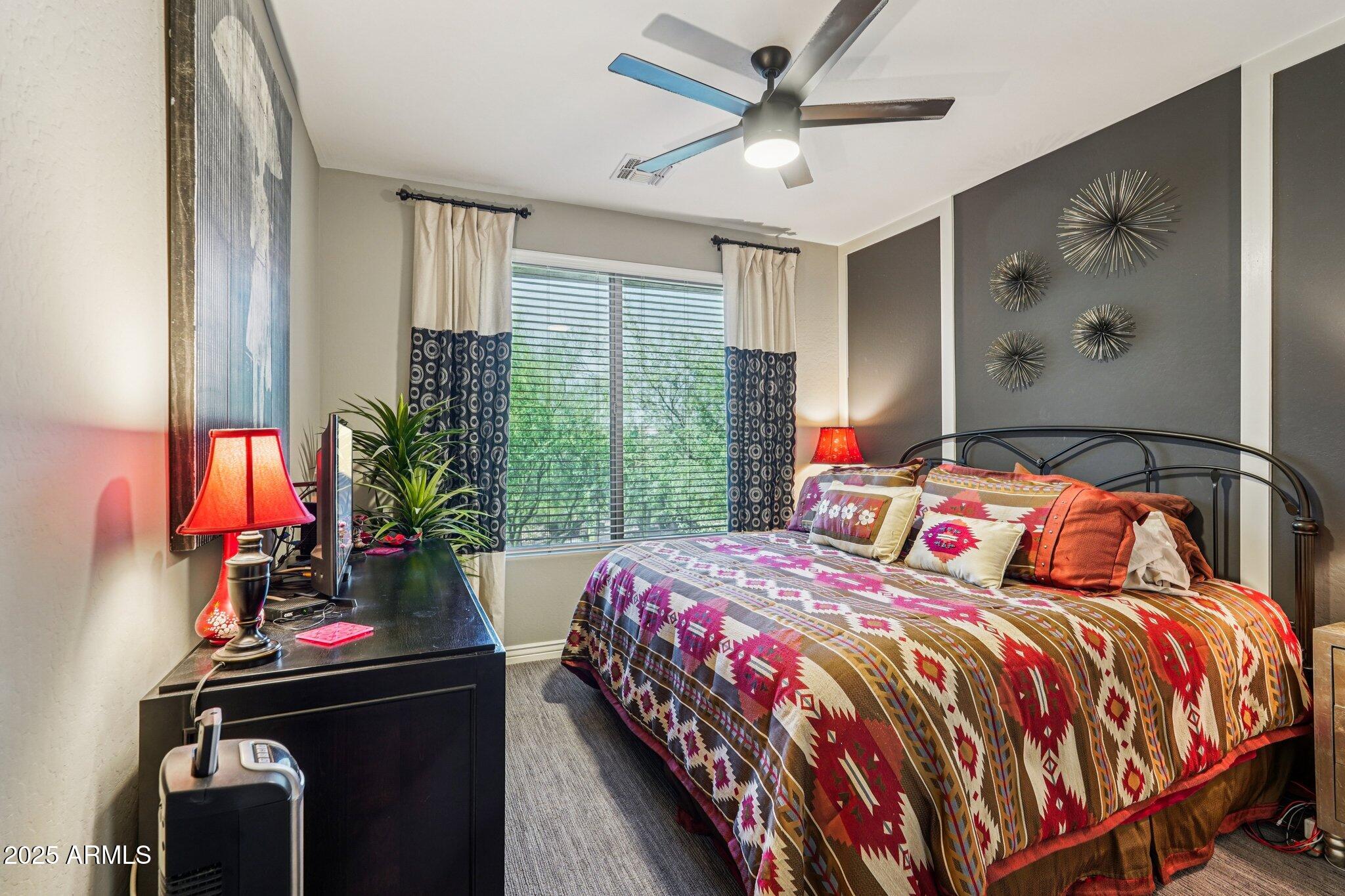 2425 W BRONCO BUTTE Trail 2046