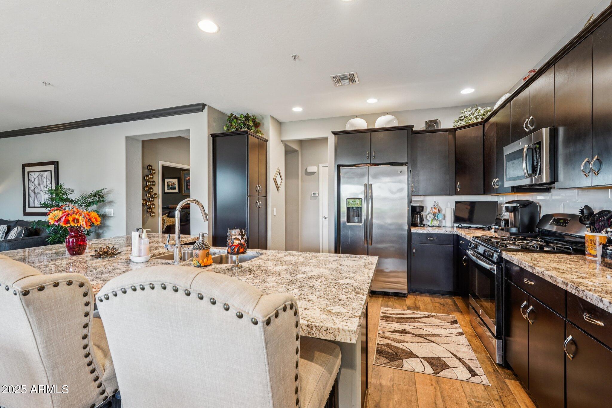 2425 W BRONCO BUTTE Trail 2046